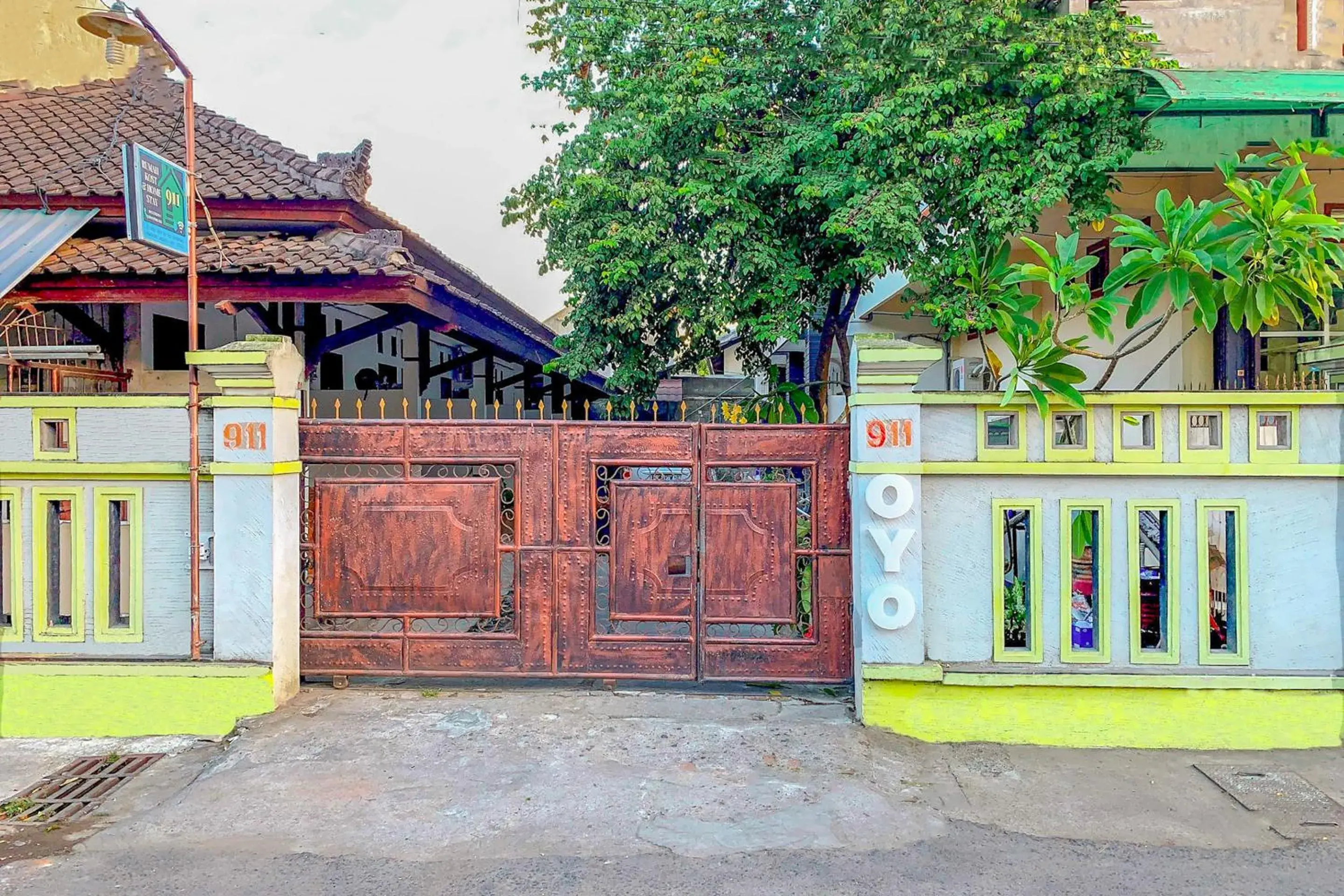 Property building in Kost & Homestay 911 Property building in Kost & Homestay 911