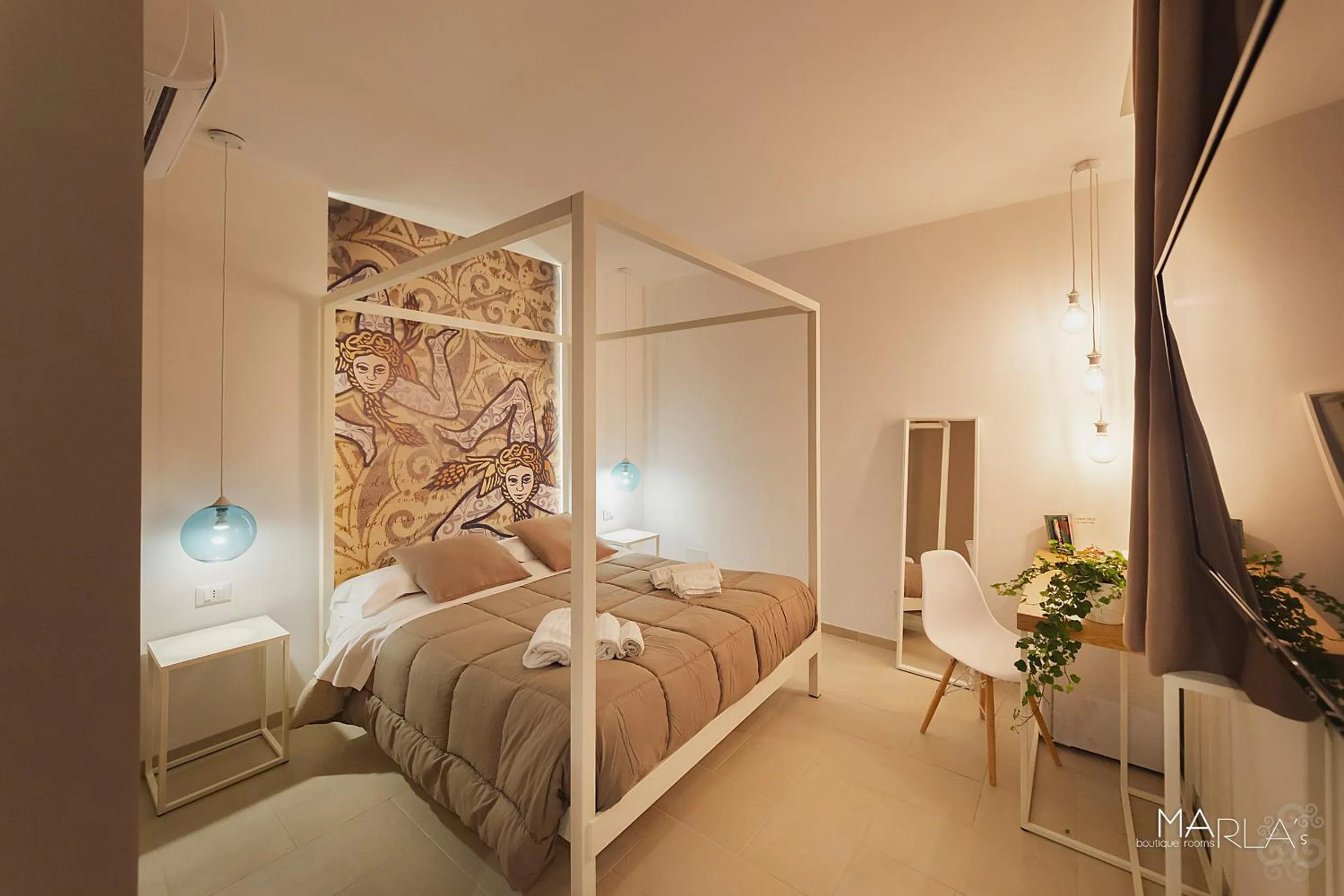 Photo of the whole room, Bed in Marla's boutique rooms