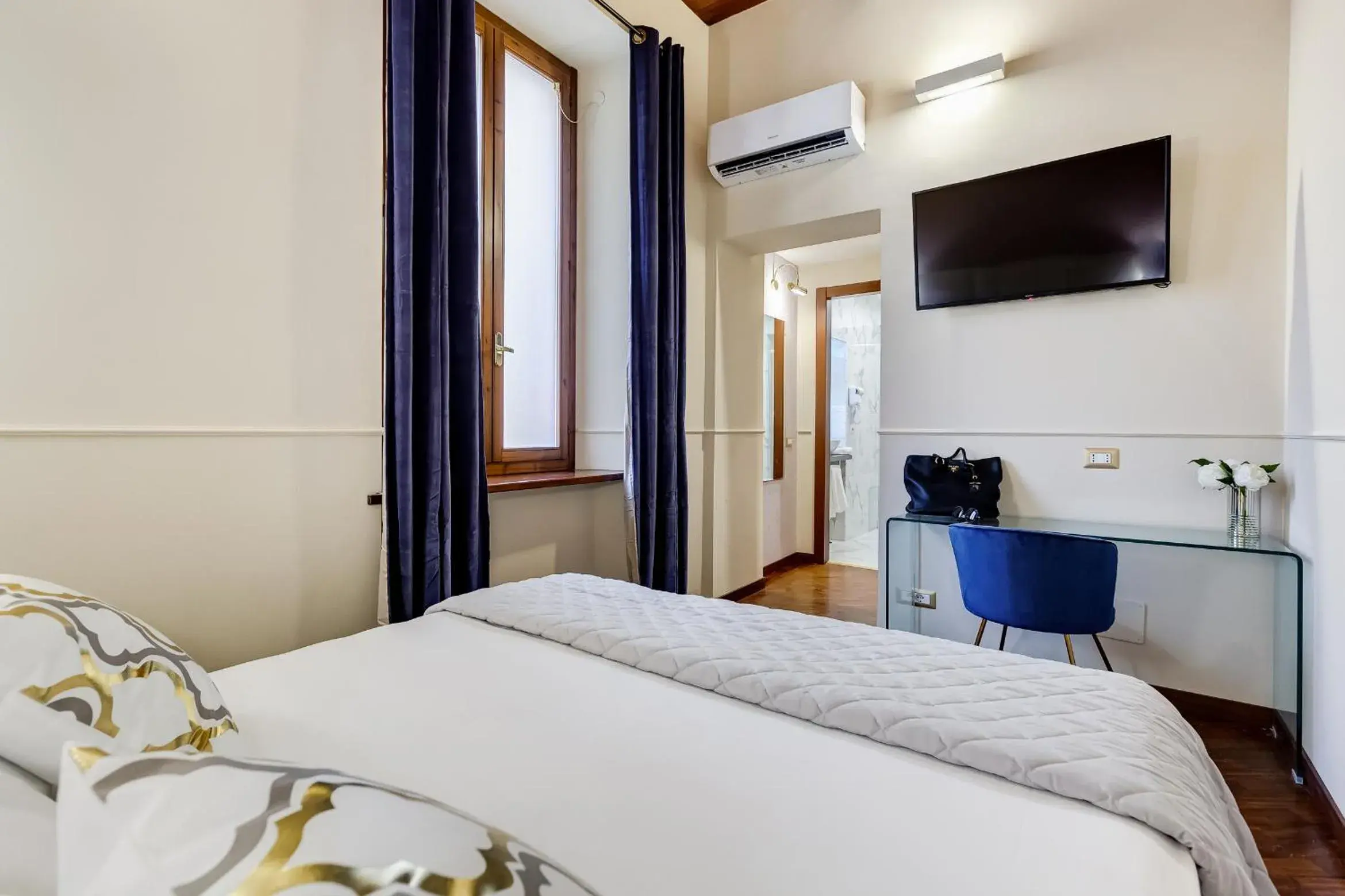 Standard Double Suite in Trevi Private Suites by Premium Suites Collection Standard Double Suite in Trevi Private Suites by Premium Suites Collection