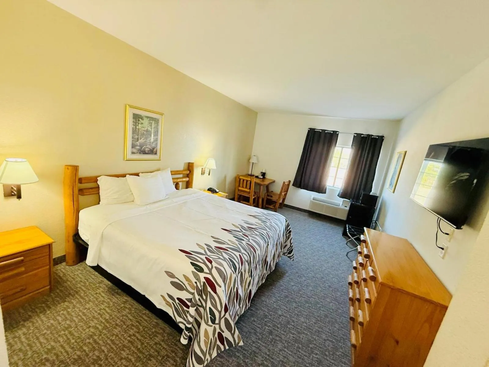 Bedroom, Bed in Knights Inn New Florence