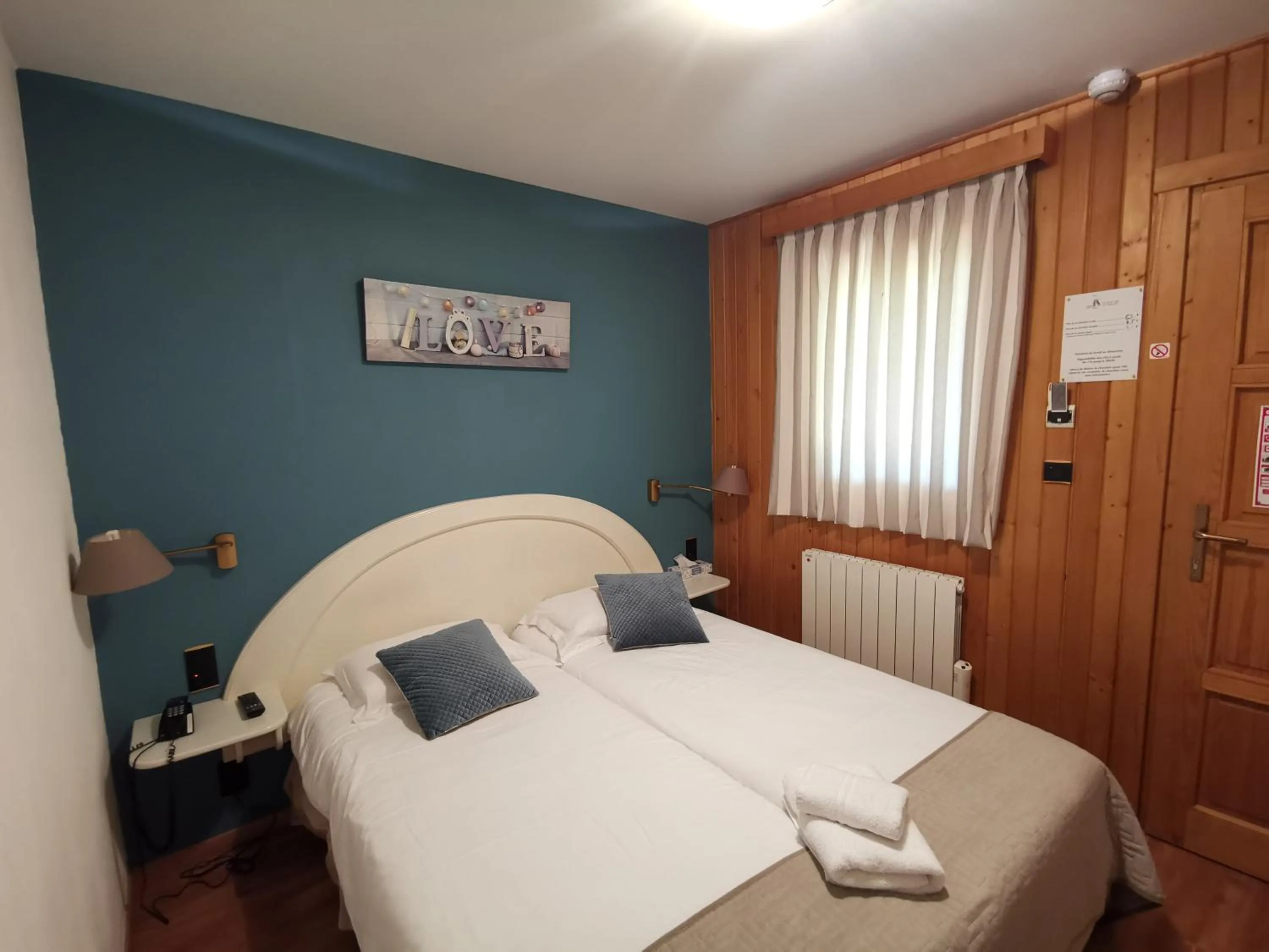 Bed in Auberge Saint-Jean