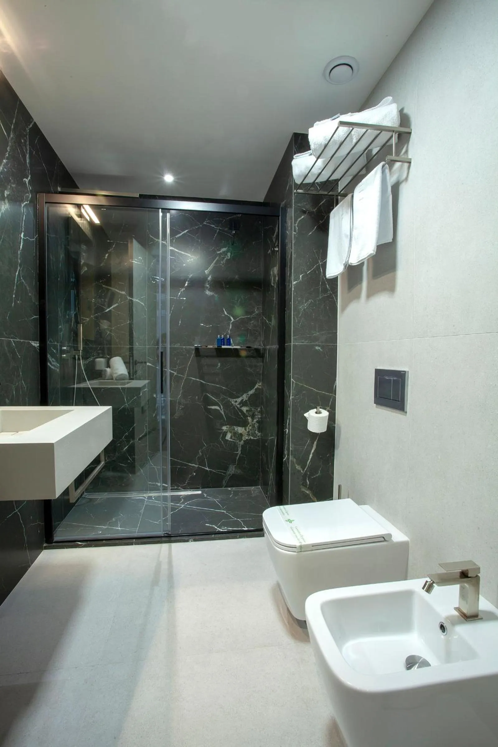 Bathroom in Hotel Solun