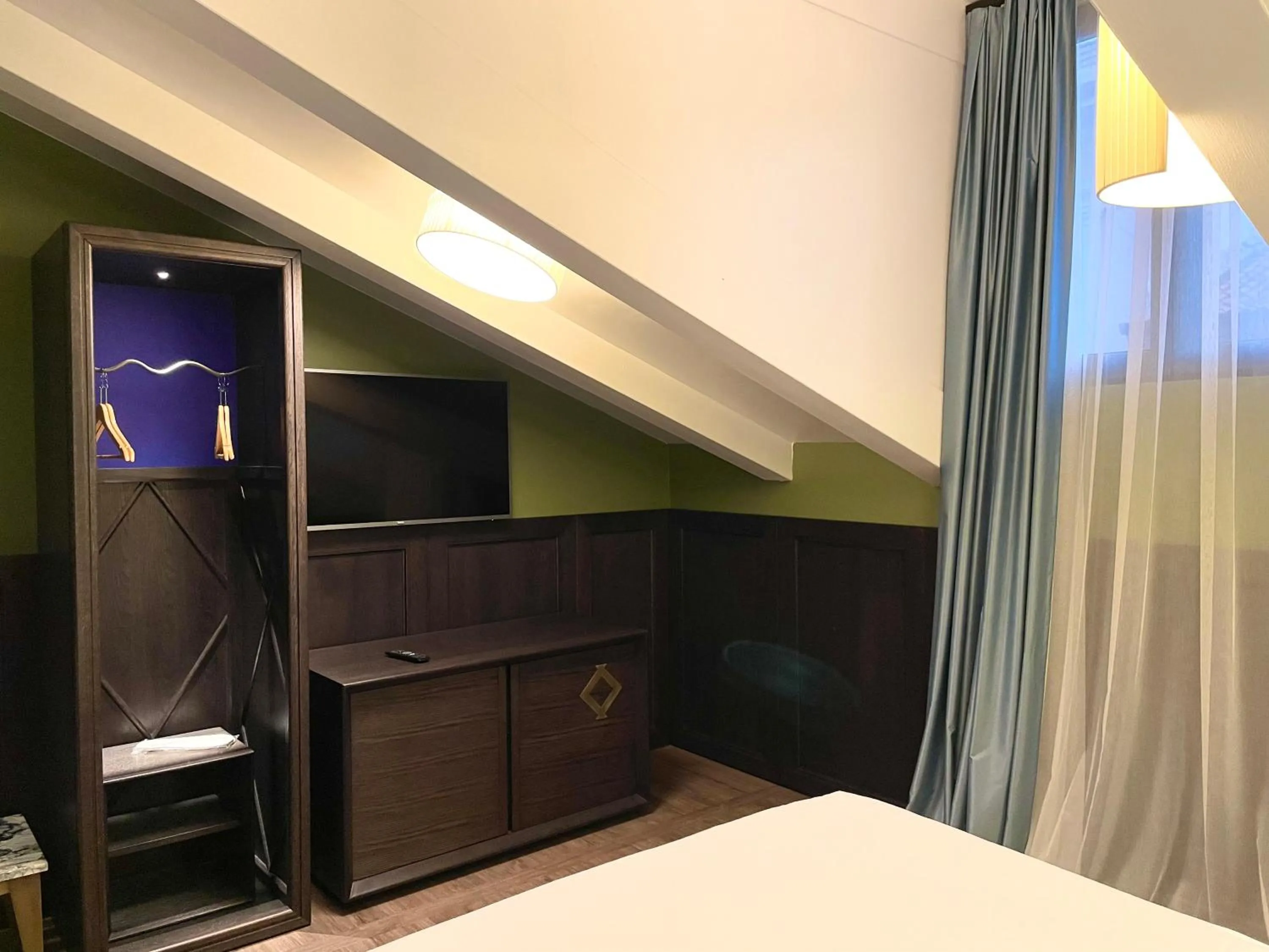 TV and multimedia, Bed in Hotel Solun