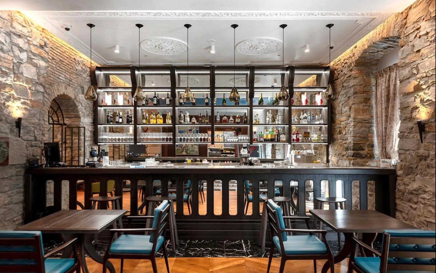 Restaurant/places to eat in Hotel Solun