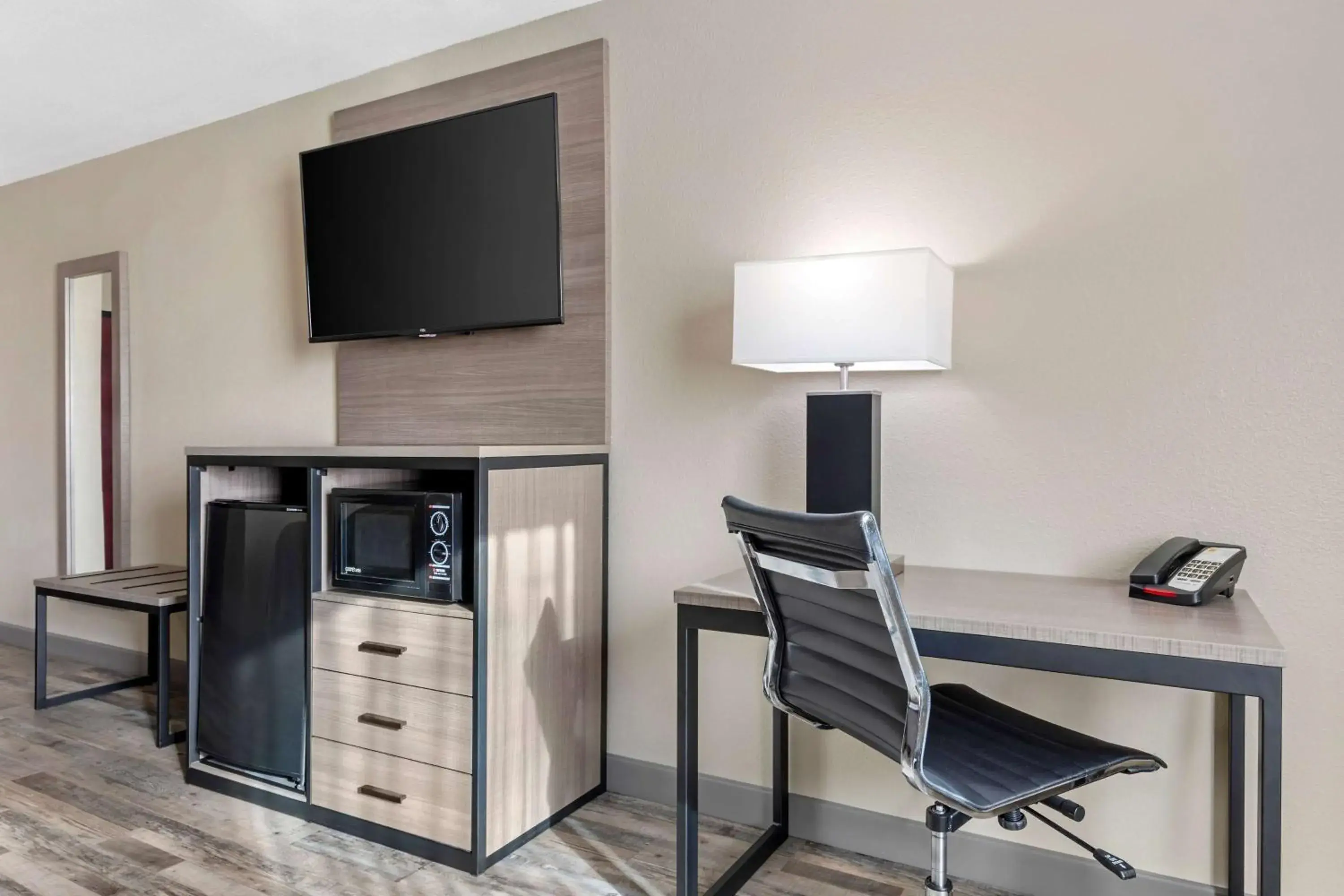 Photo of the whole room in Super 8 by Wyndham Harker Heights Killeen - Fort Cavazos Photo of the whole room in Super 8 by Wyndham Harker Heights Killeen - Fort Cavazos