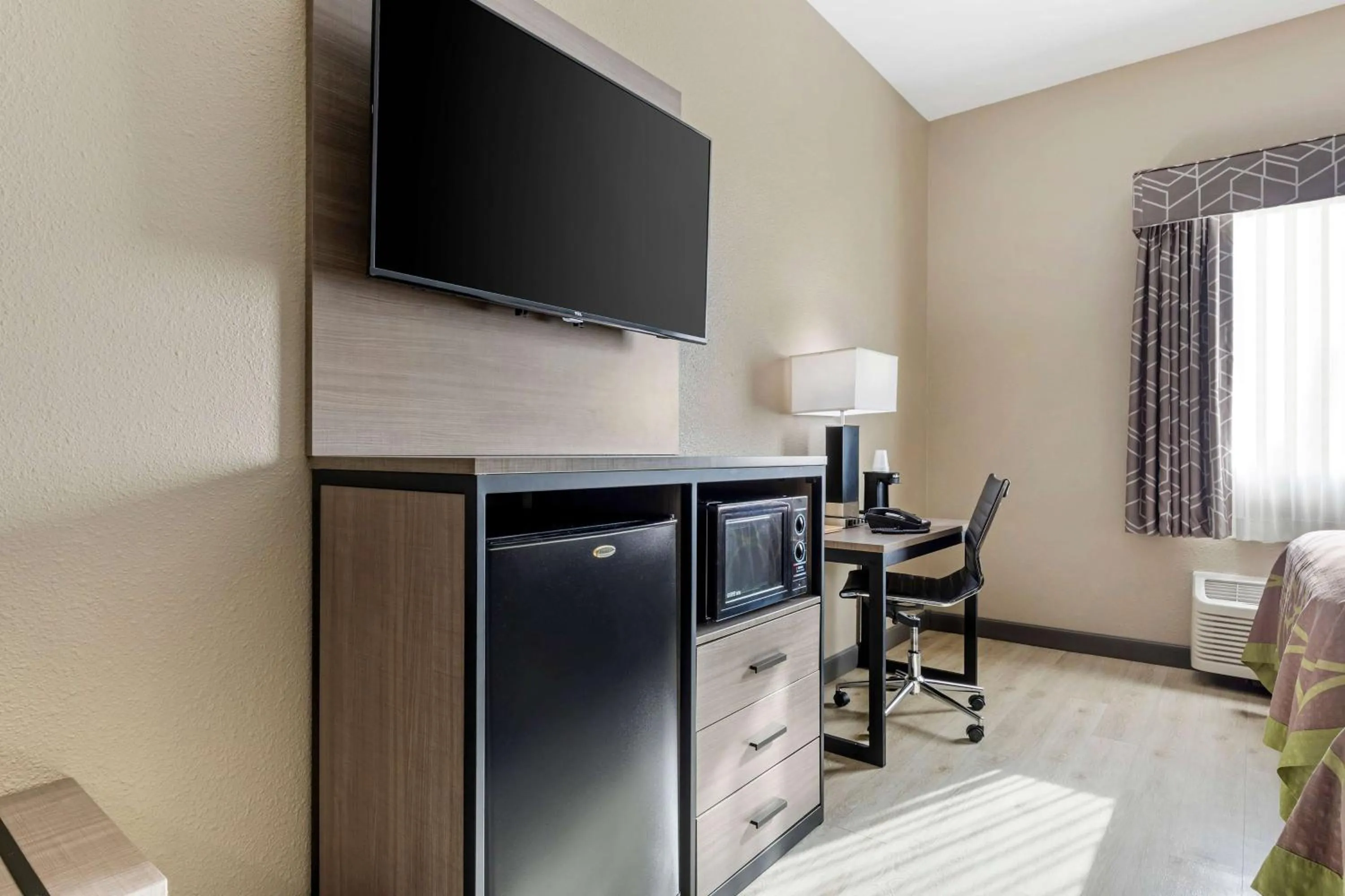 Photo of the whole room in Super 8 by Wyndham Harker Heights Killeen - Fort Cavazos