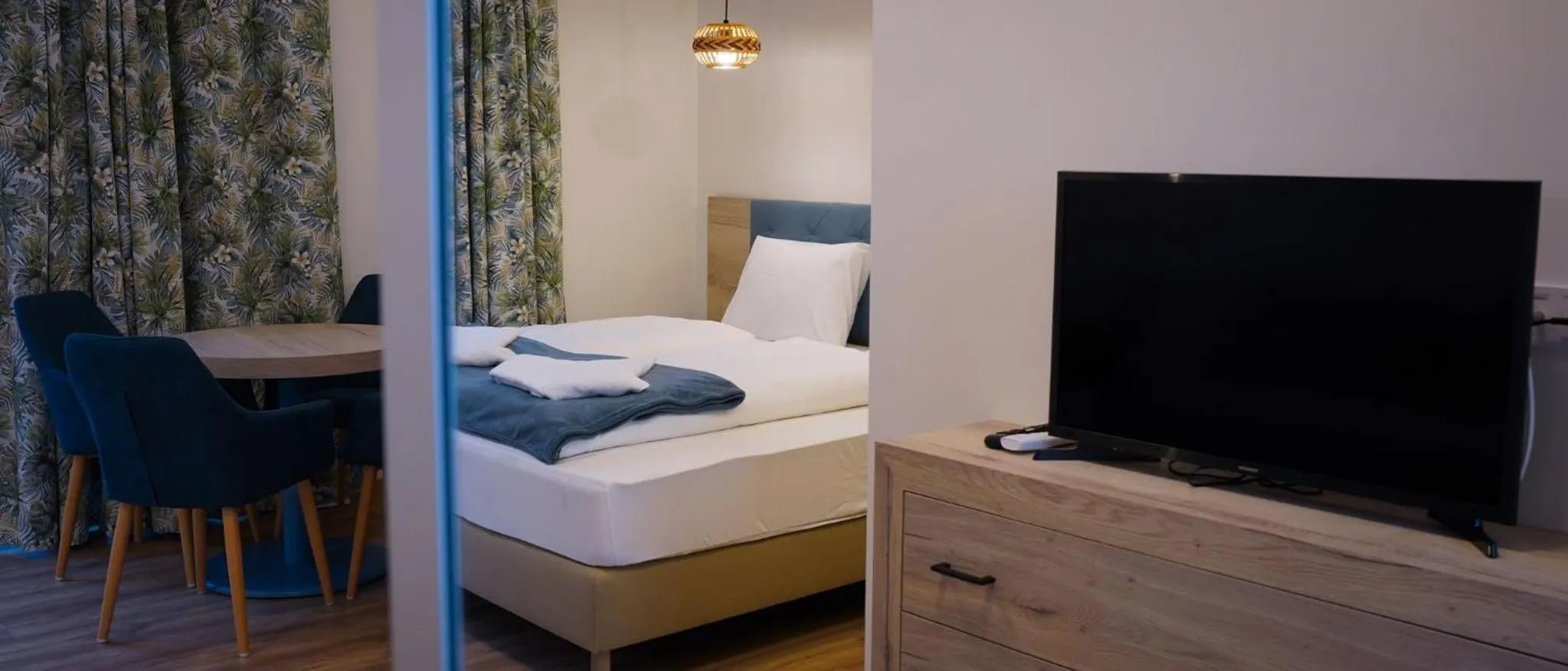 Bed in Napsugár Club és Panzió