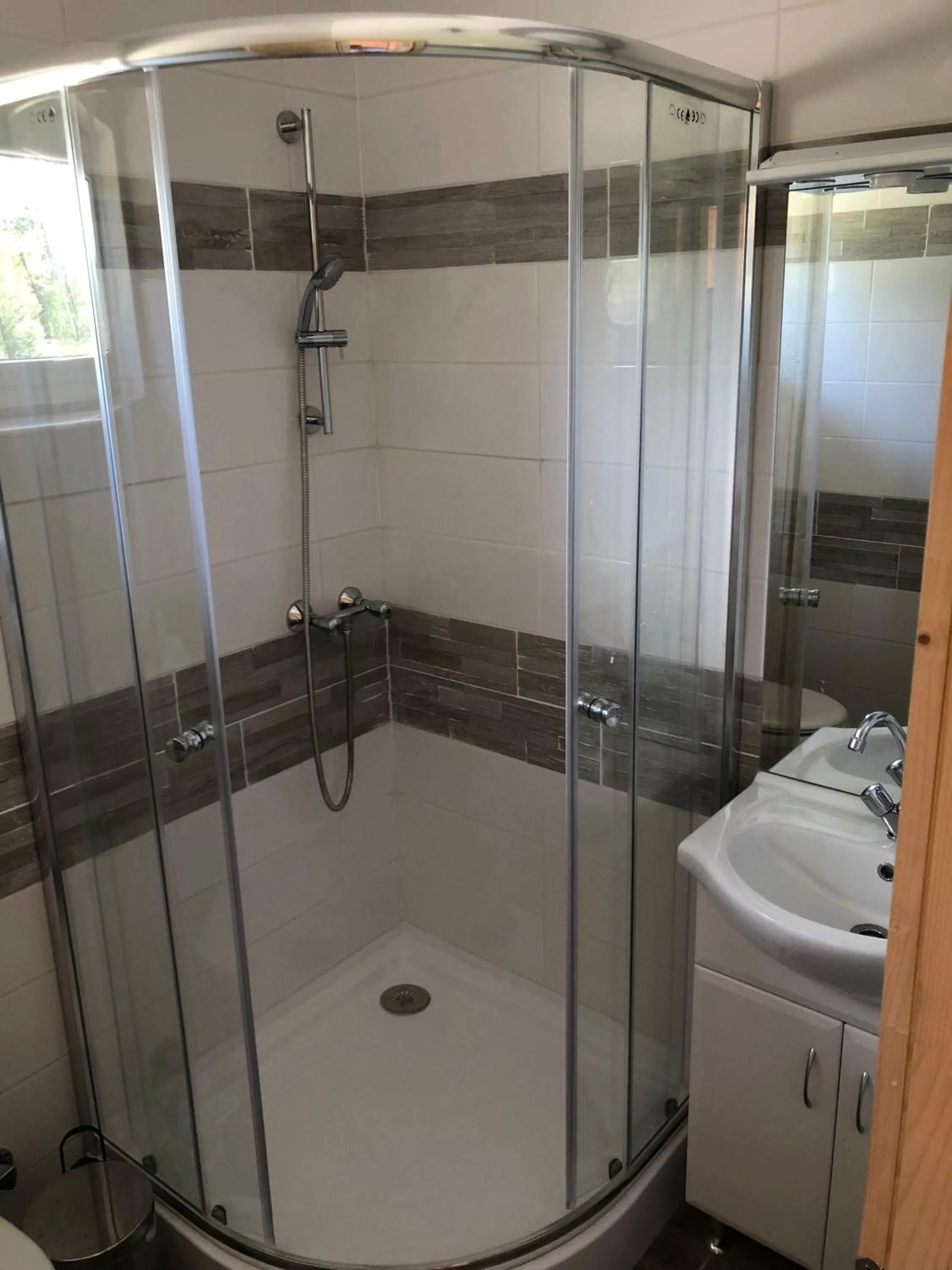 Bathroom in Napsugár Club és Panzió