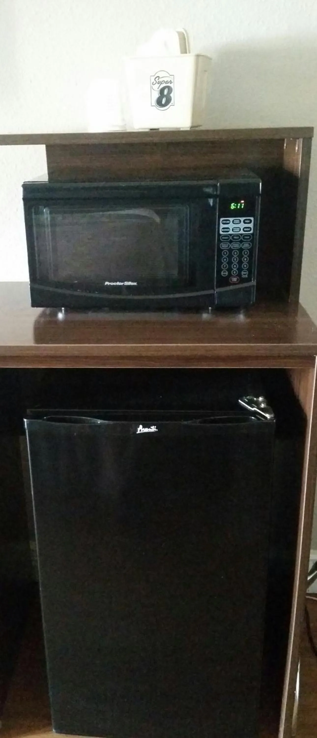 Kitchen or kitchenette in Studio 6 Opelousas, LA