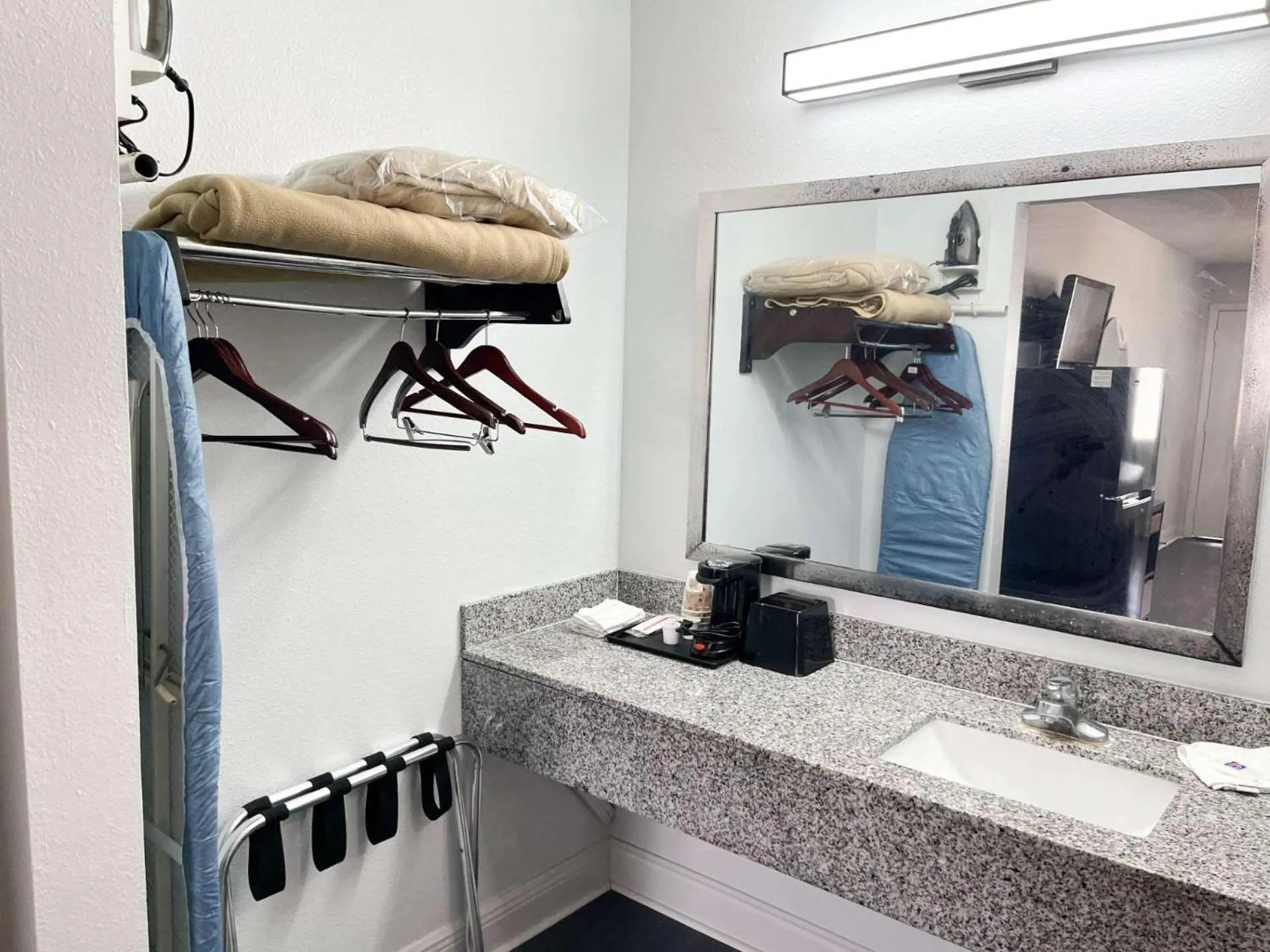 Bathroom in Studio 6 Opelousas, LA