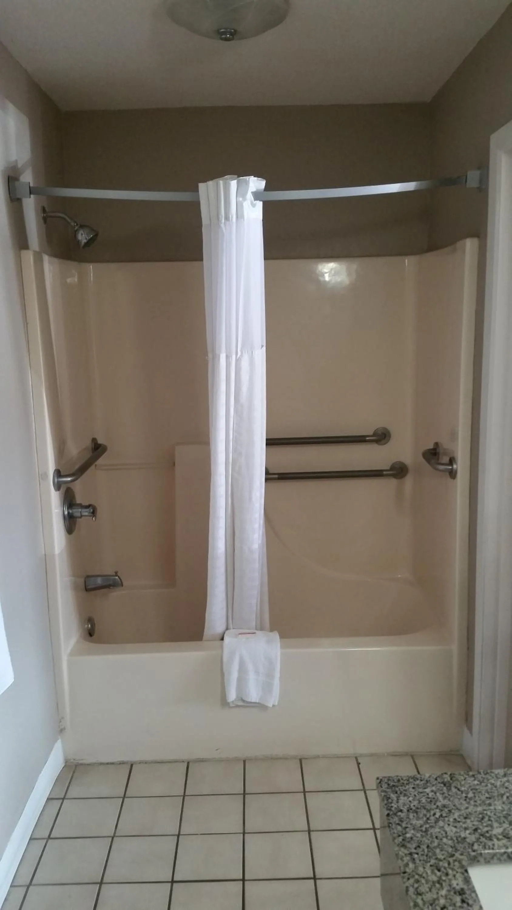 Bathroom in Studio 6 Opelousas, LA