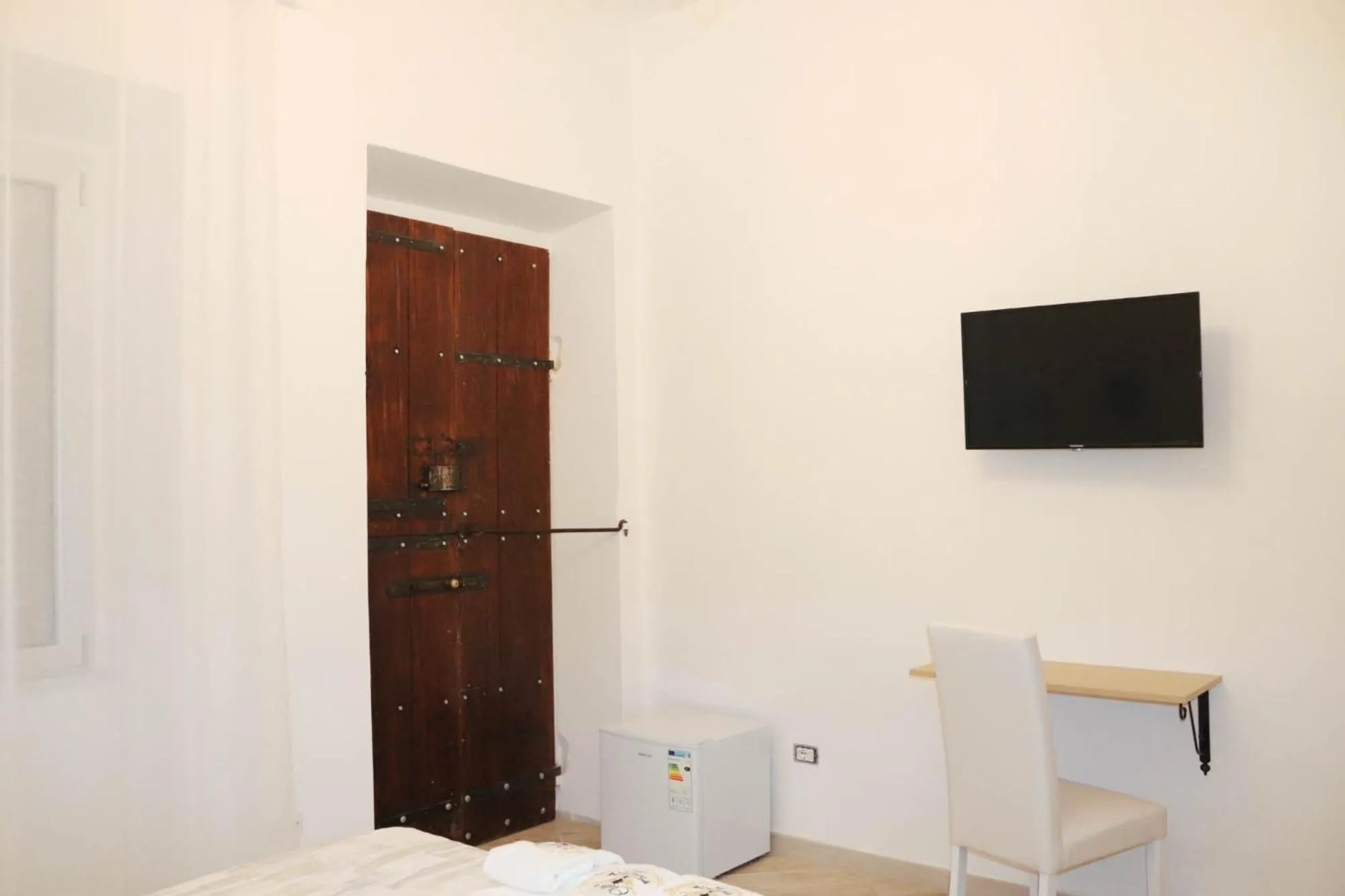 TV and multimedia in Clelia's Boutique Rooms & Suites