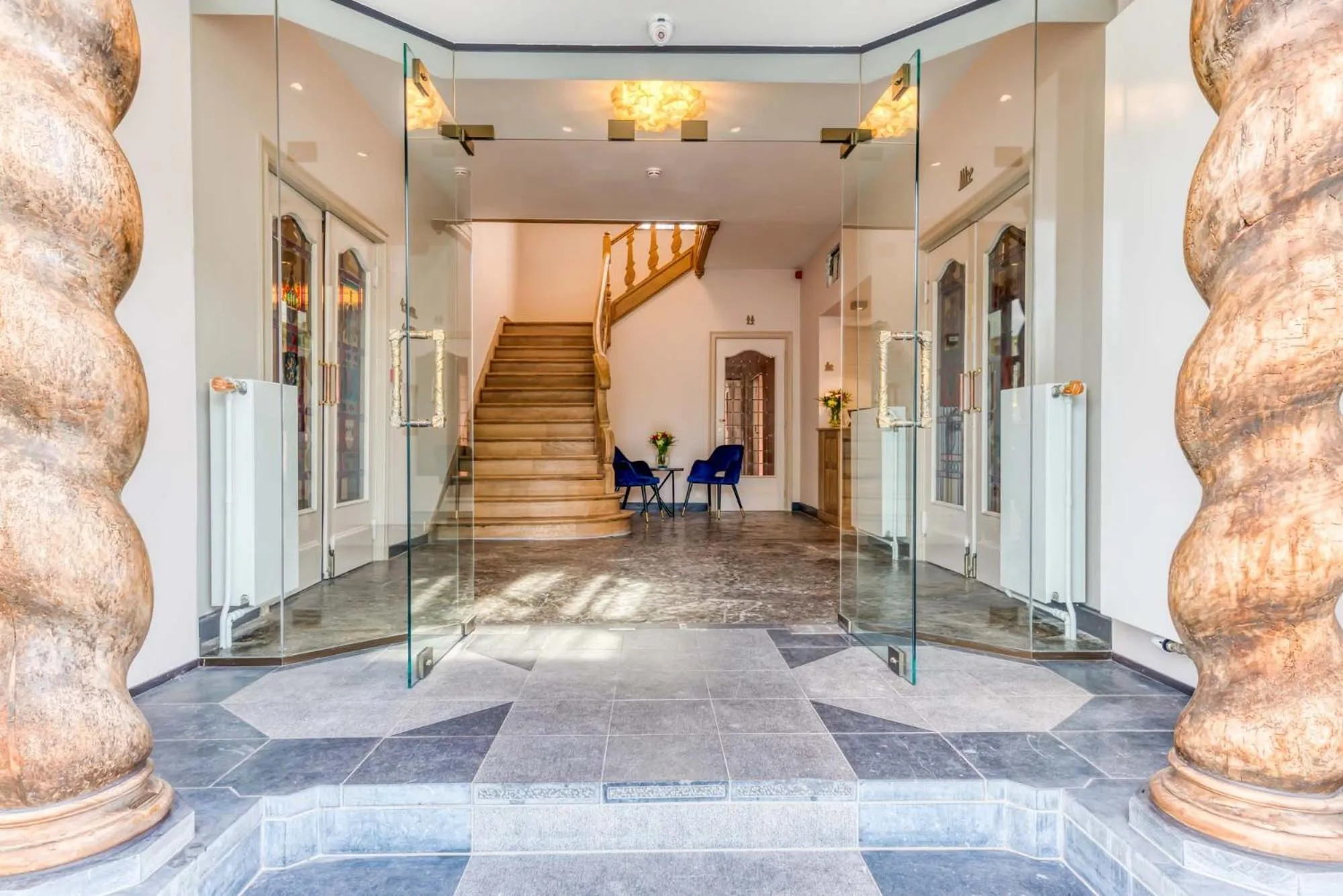 Facade/entrance in Hôtel Imperi'Ale