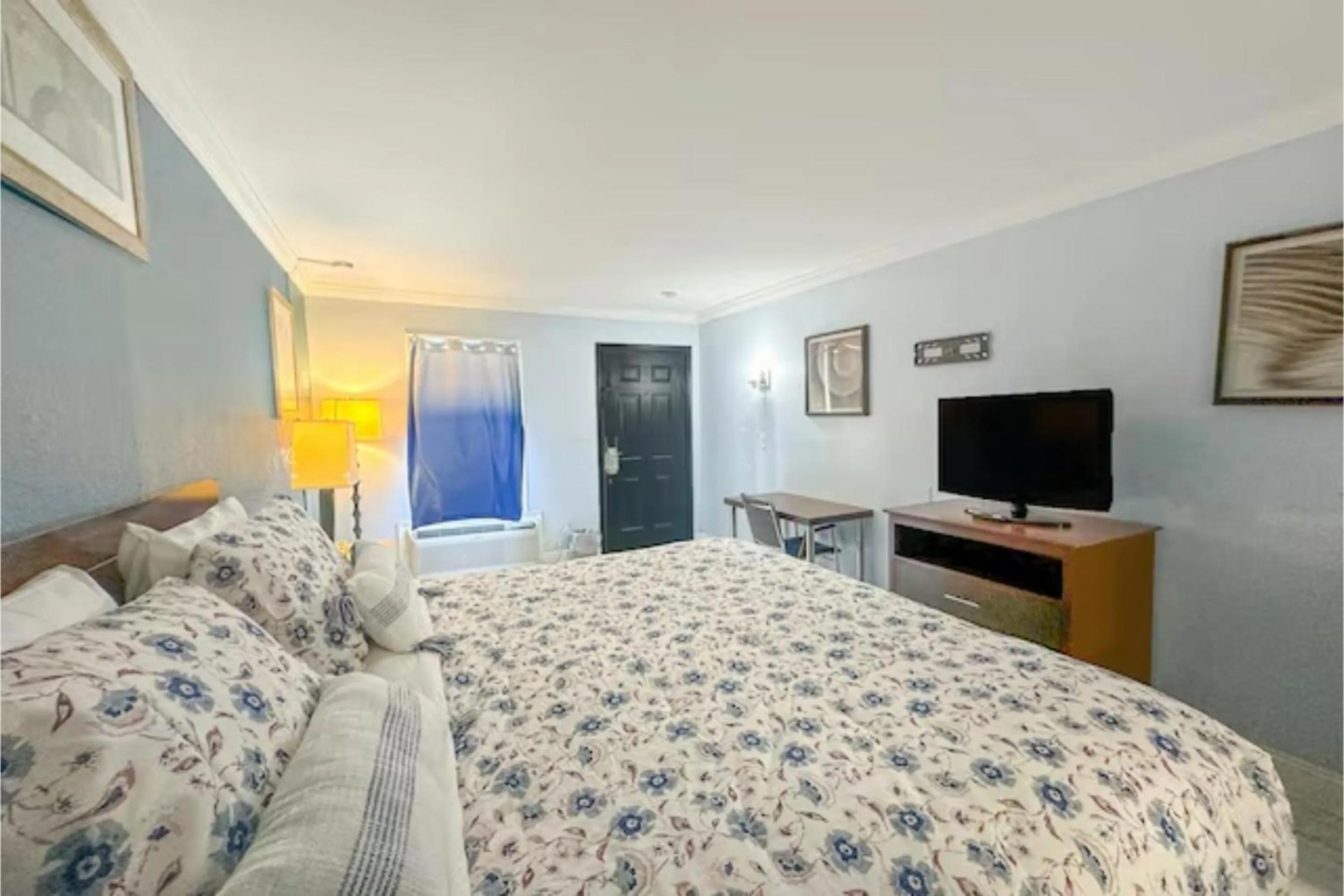 Premium King bed Non-Smoking in Rodeway Inn Hattiesburg North