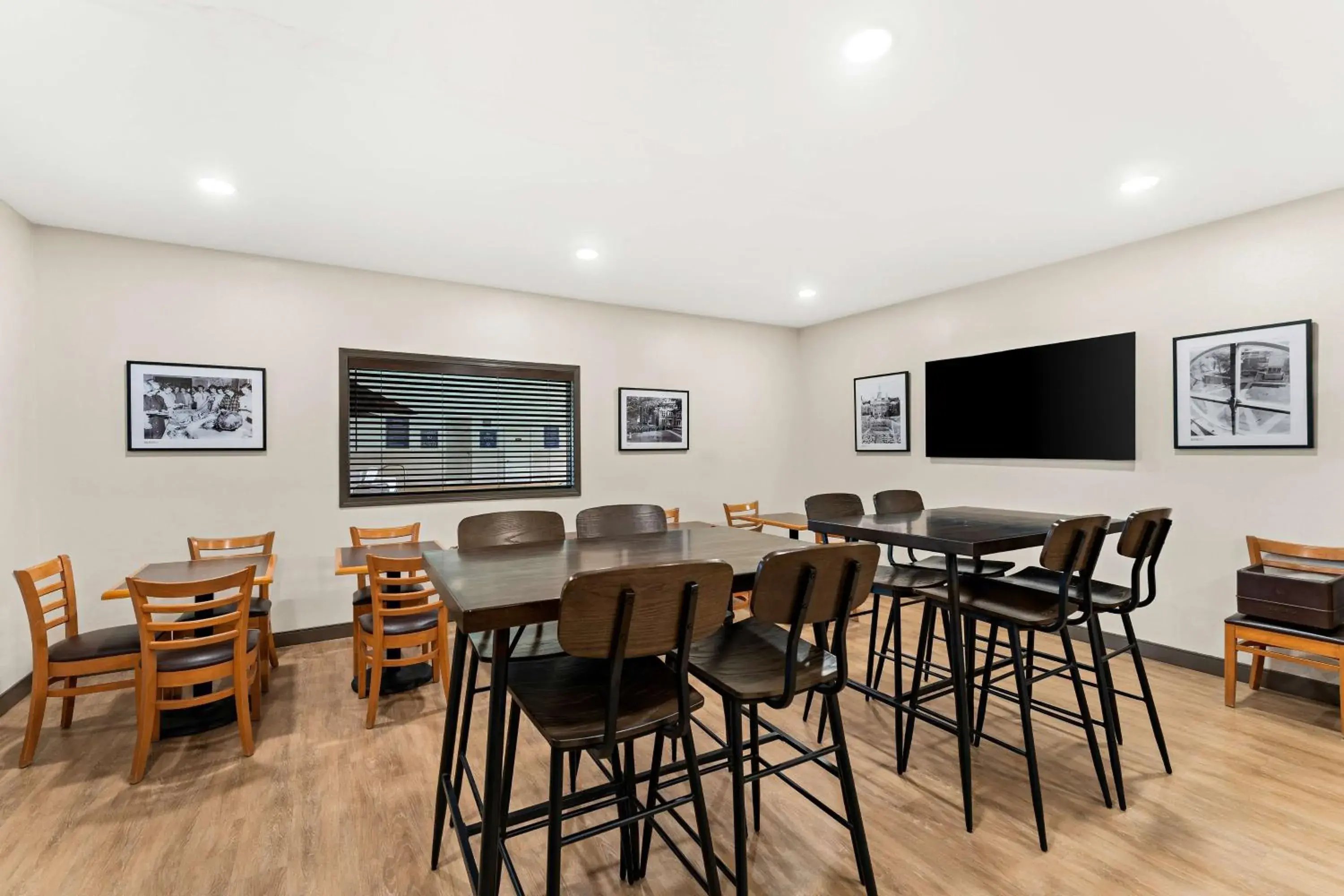 Breakfast in Best Western Vermillion Inn Breakfast in Best Western Vermillion Inn