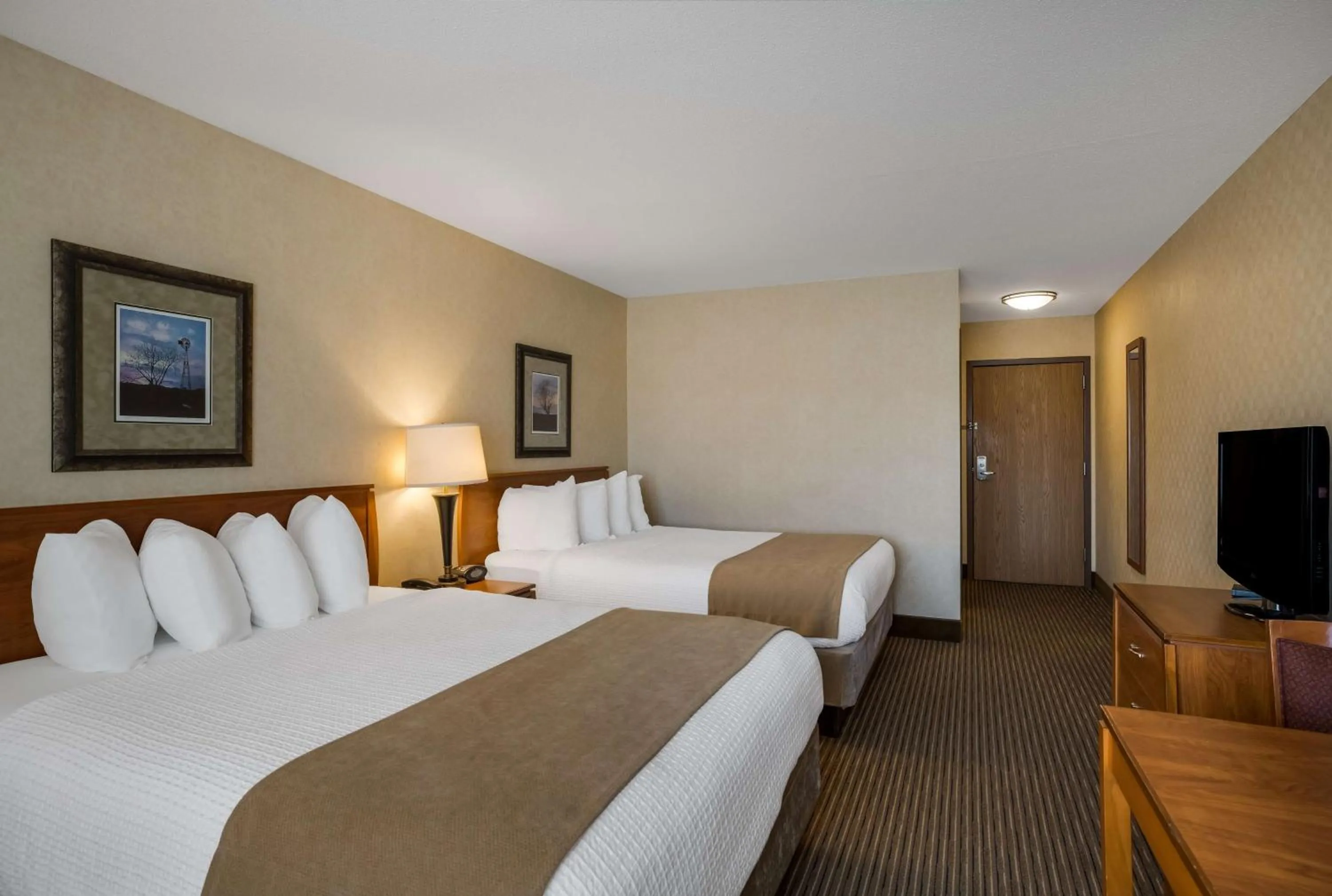 Bedroom in Best Western Vermillion Inn