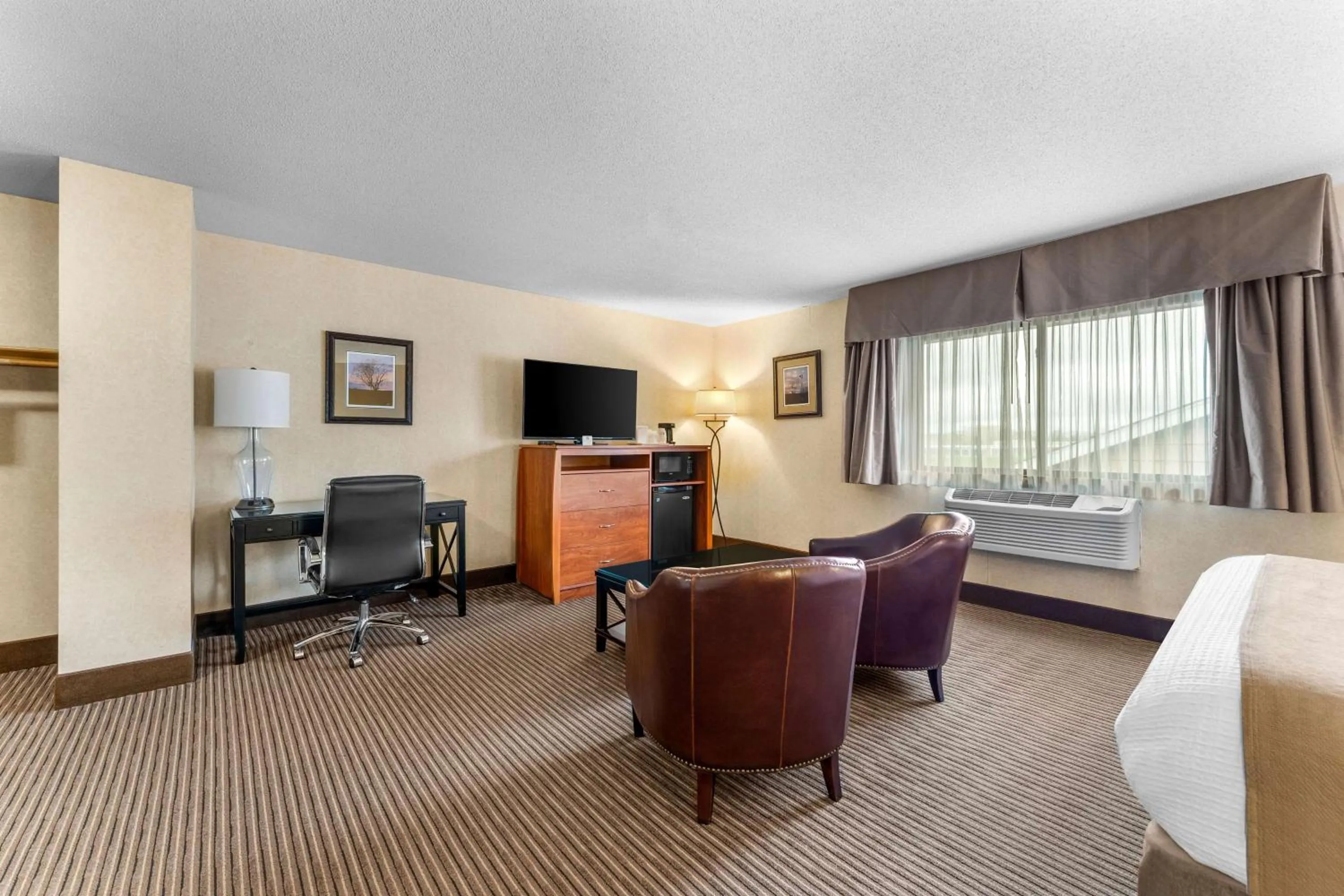 Bedroom in Best Western Vermillion Inn