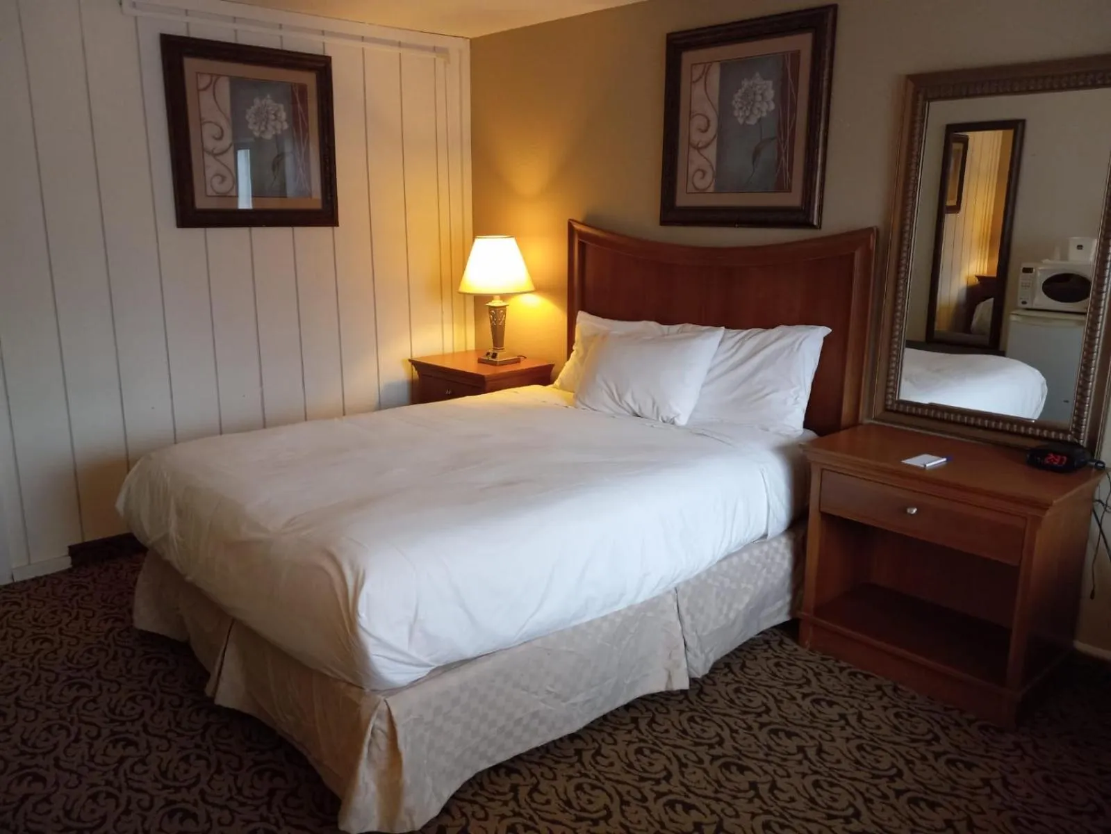 Bed in Lupine Inn