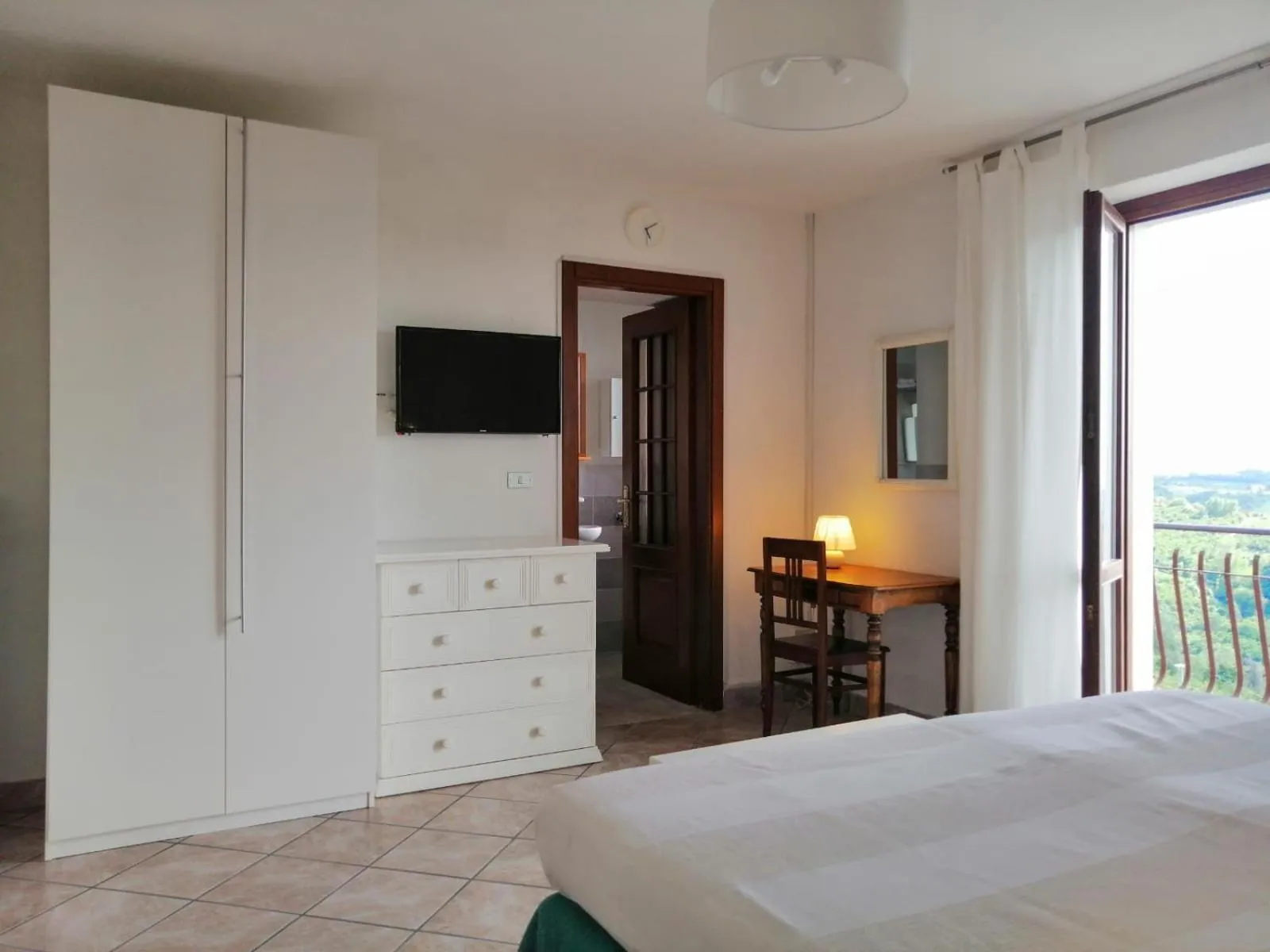 TV and multimedia, Bed in Villa Belvedere Langhe