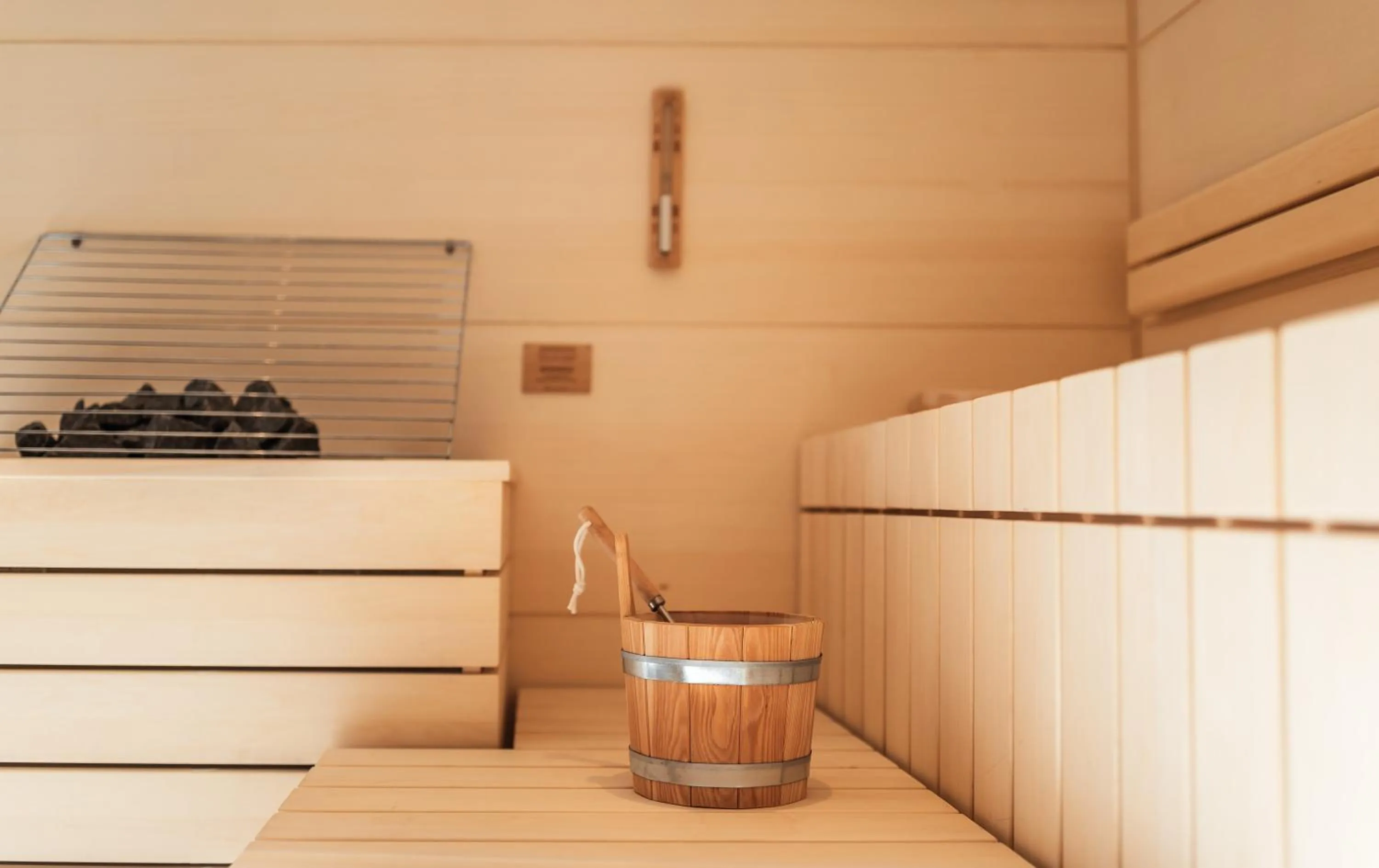 Burgi's - Adults only