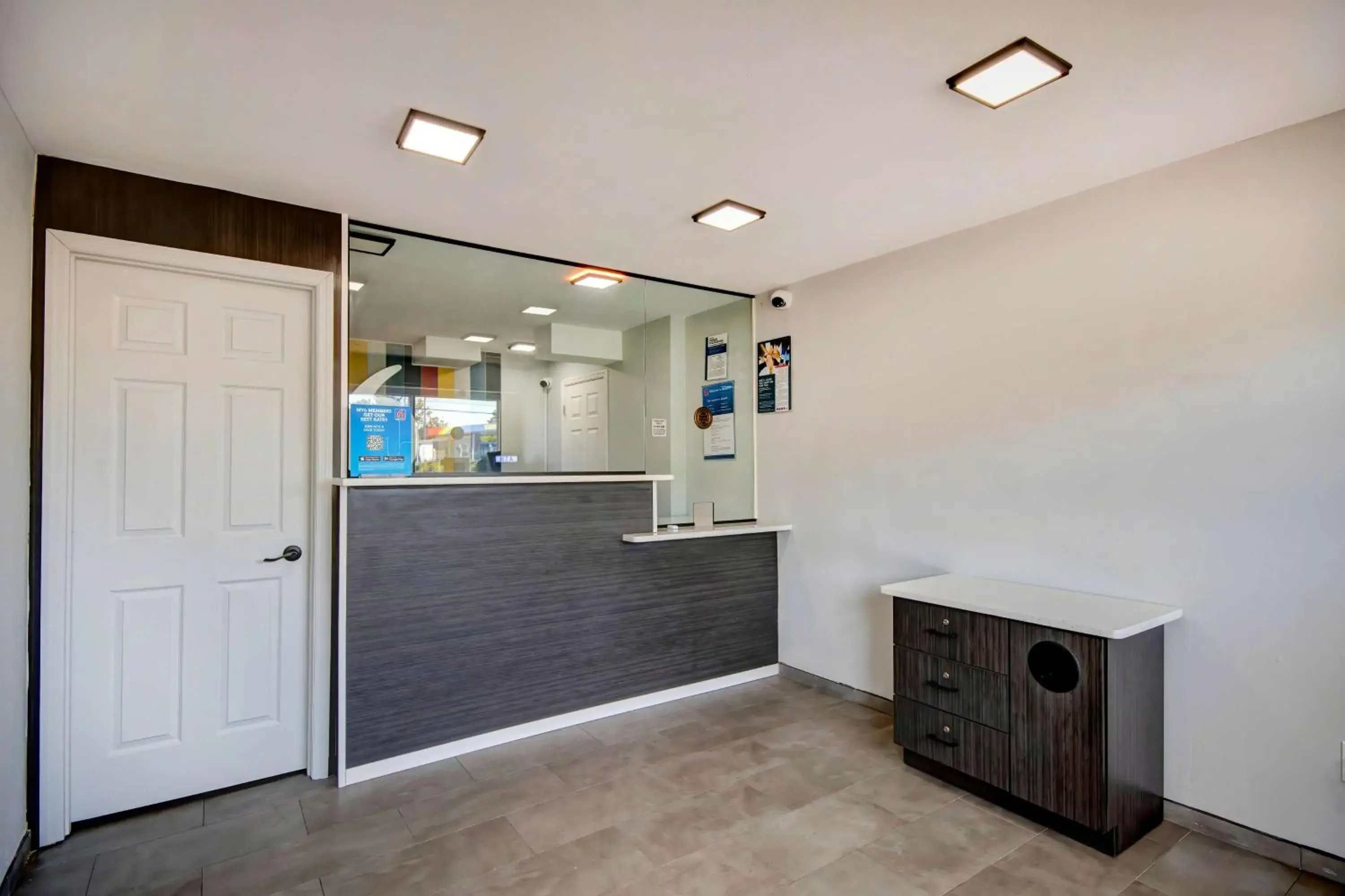 Lobby or reception in Motel 6 Columbus OH - OSU North Lobby or reception in Motel 6 Columbus OH - OSU North