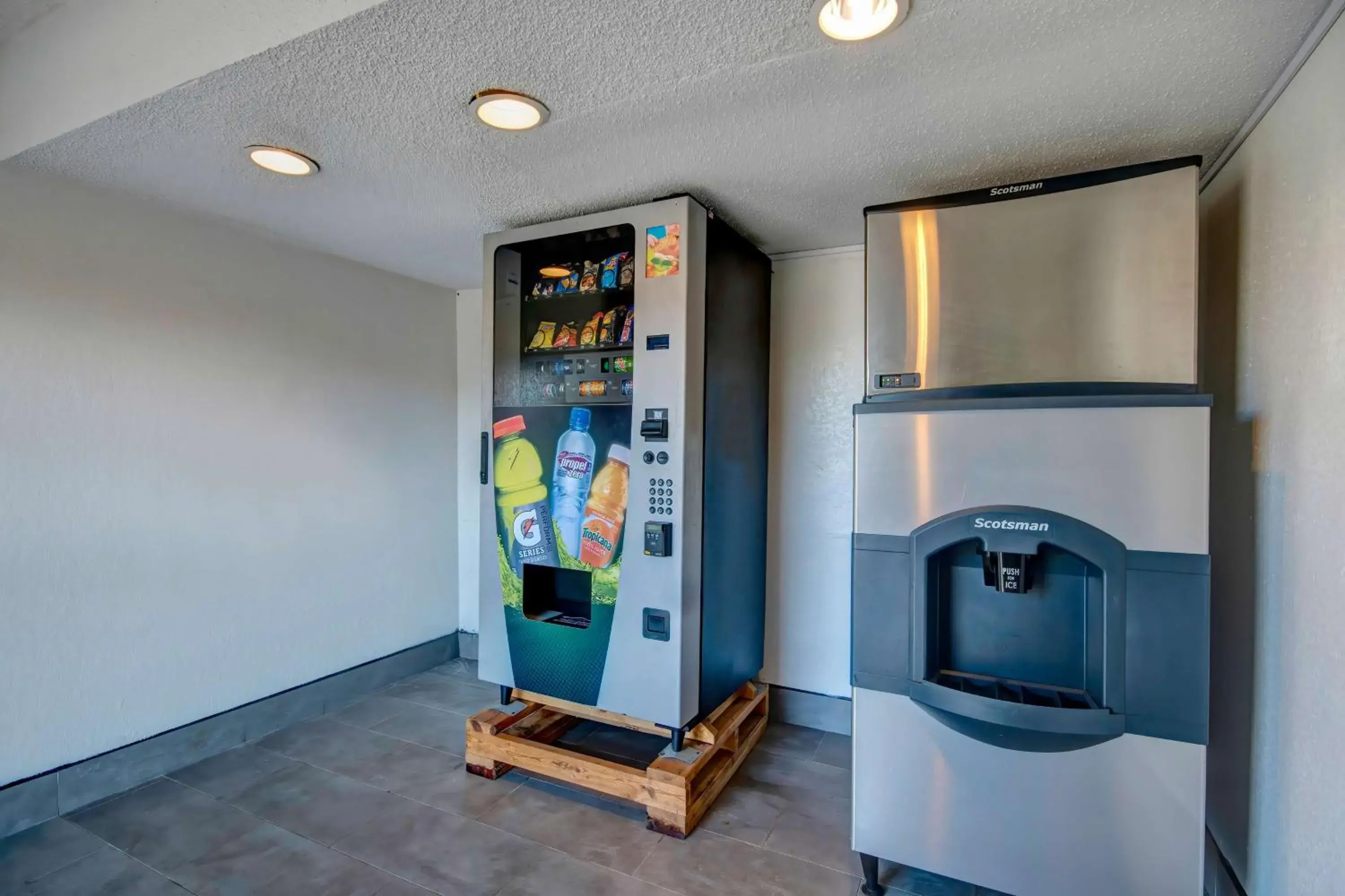 Property building in Motel 6 Columbus OH - OSU North Property building in Motel 6 Columbus OH - OSU North