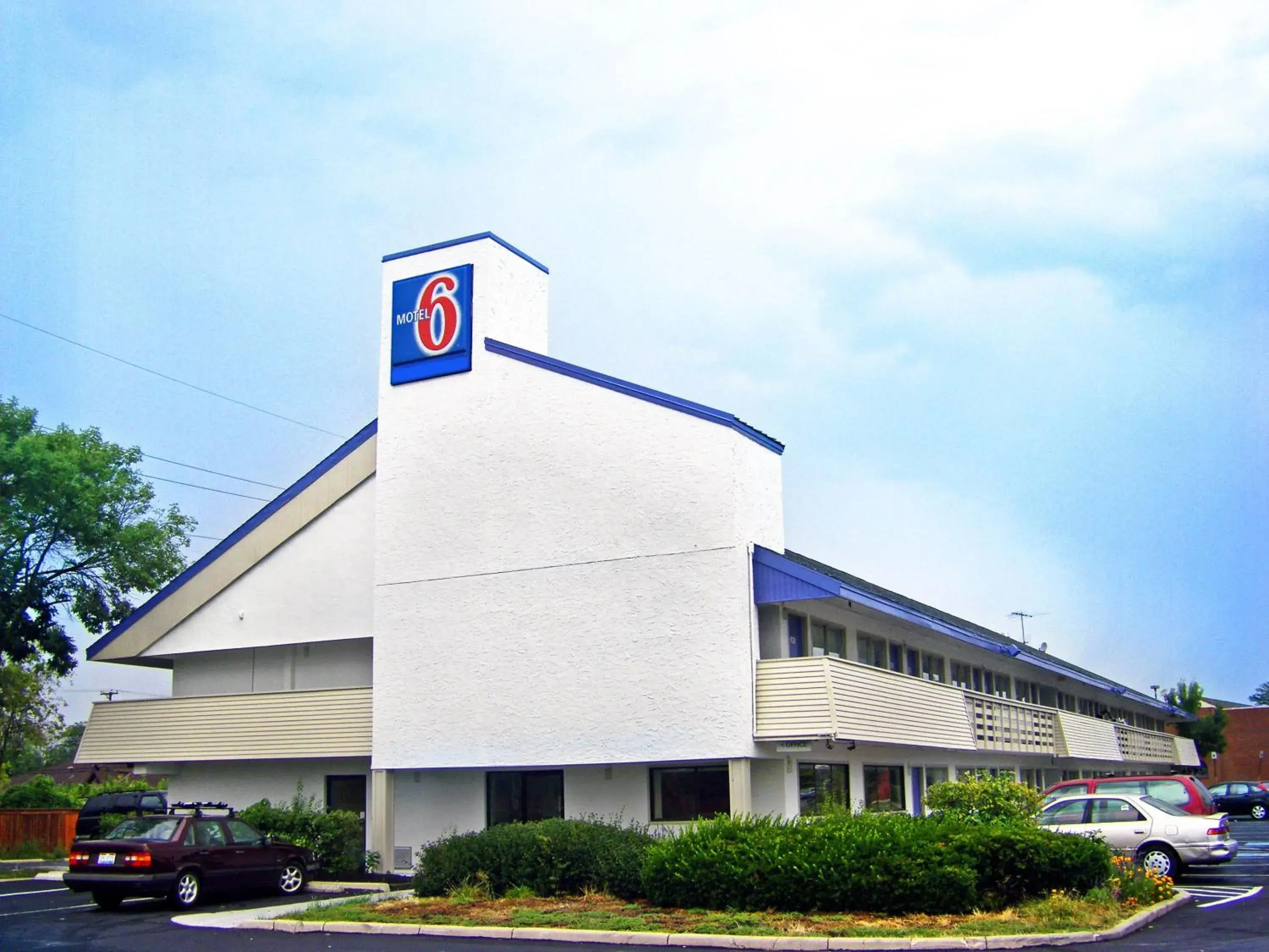 Property building in Motel 6 Columbus OH - OSU North Property building in Motel 6 Columbus OH - OSU North