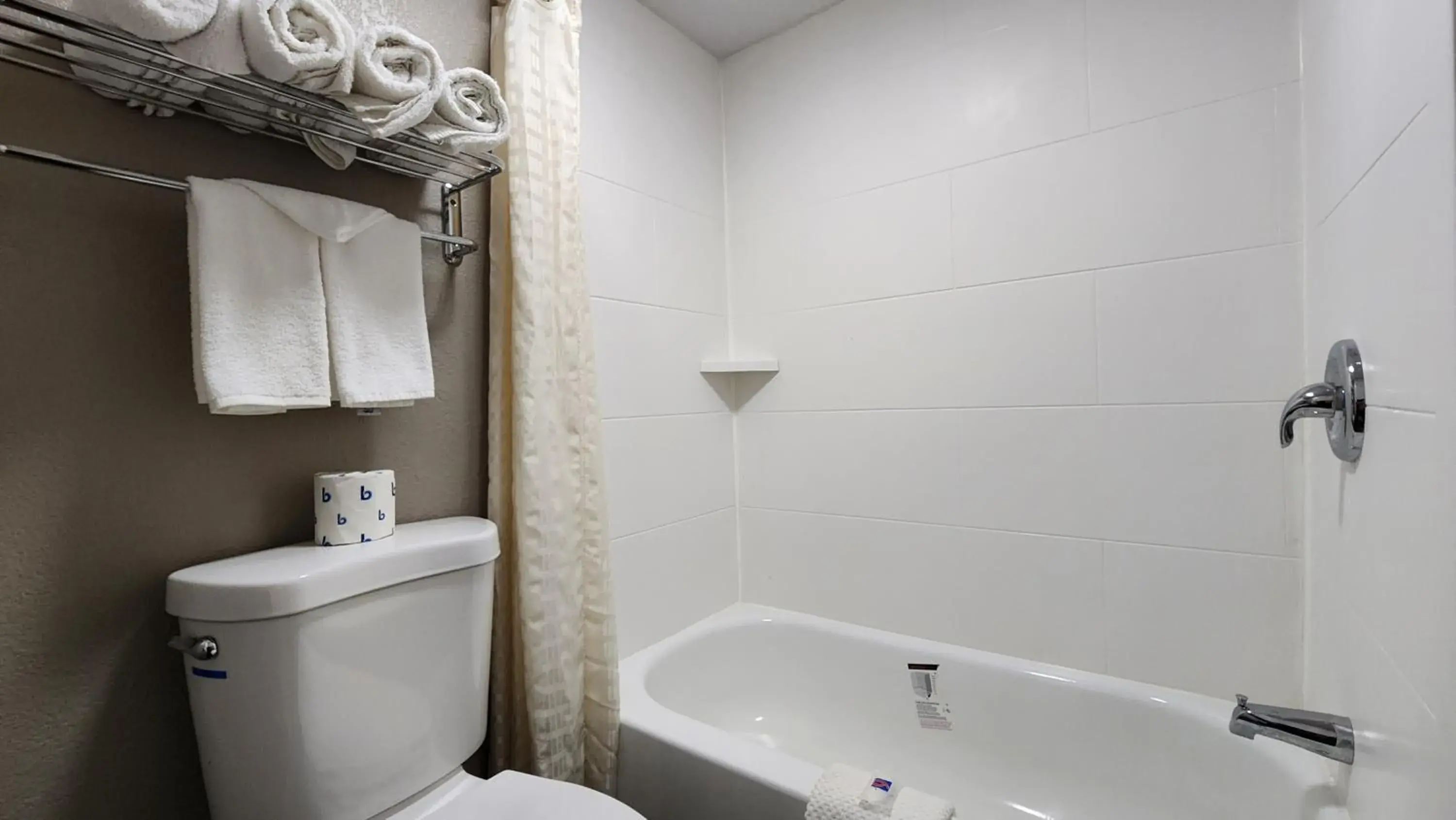 King Room - single occupancy - Smoking in Motel 6 Columbus OH - OSU North King Room - single occupancy - Smoking in Motel 6 Columbus OH - OSU North