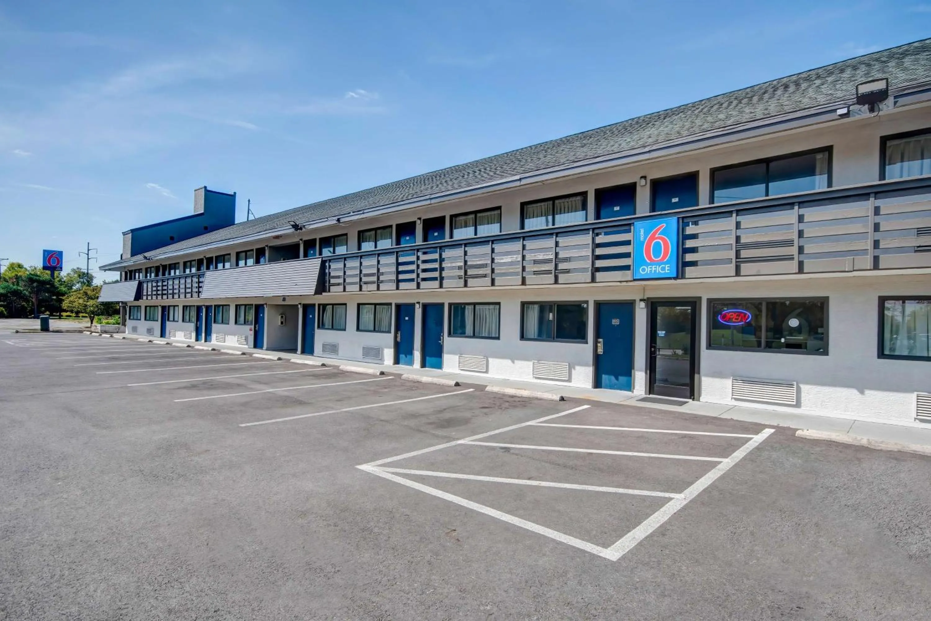 Property building in Motel 6 Columbus OH - OSU North