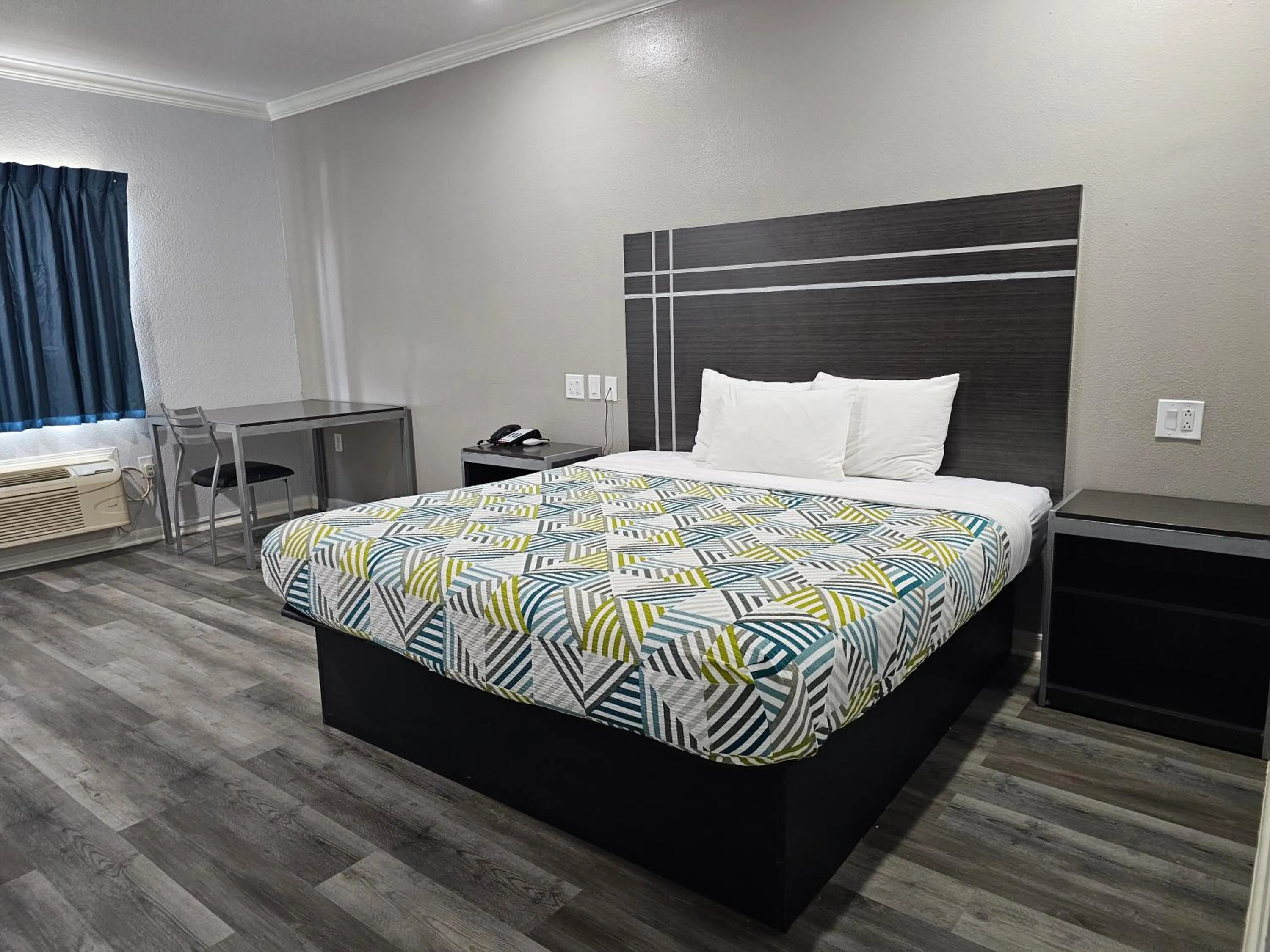 Bedroom, Bed in Motel 6 Houston, TX - Hwy 249 and Fallbrook