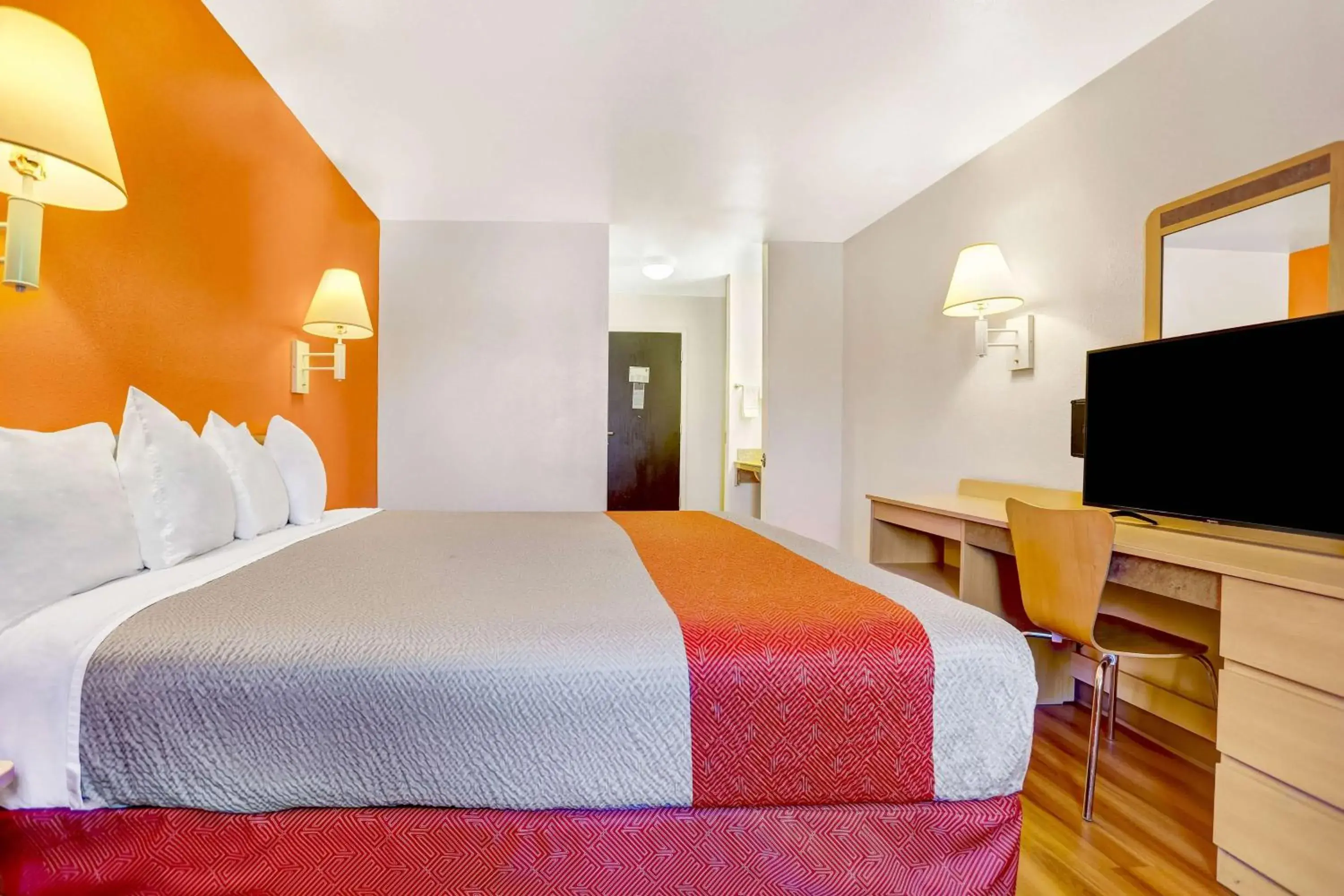 Deluxe King Room - single occupancy - Non-Smoking in Motel 6-Espanola, NM Deluxe King Room - single occupancy - Non-Smoking in Motel 6-Espanola, NM