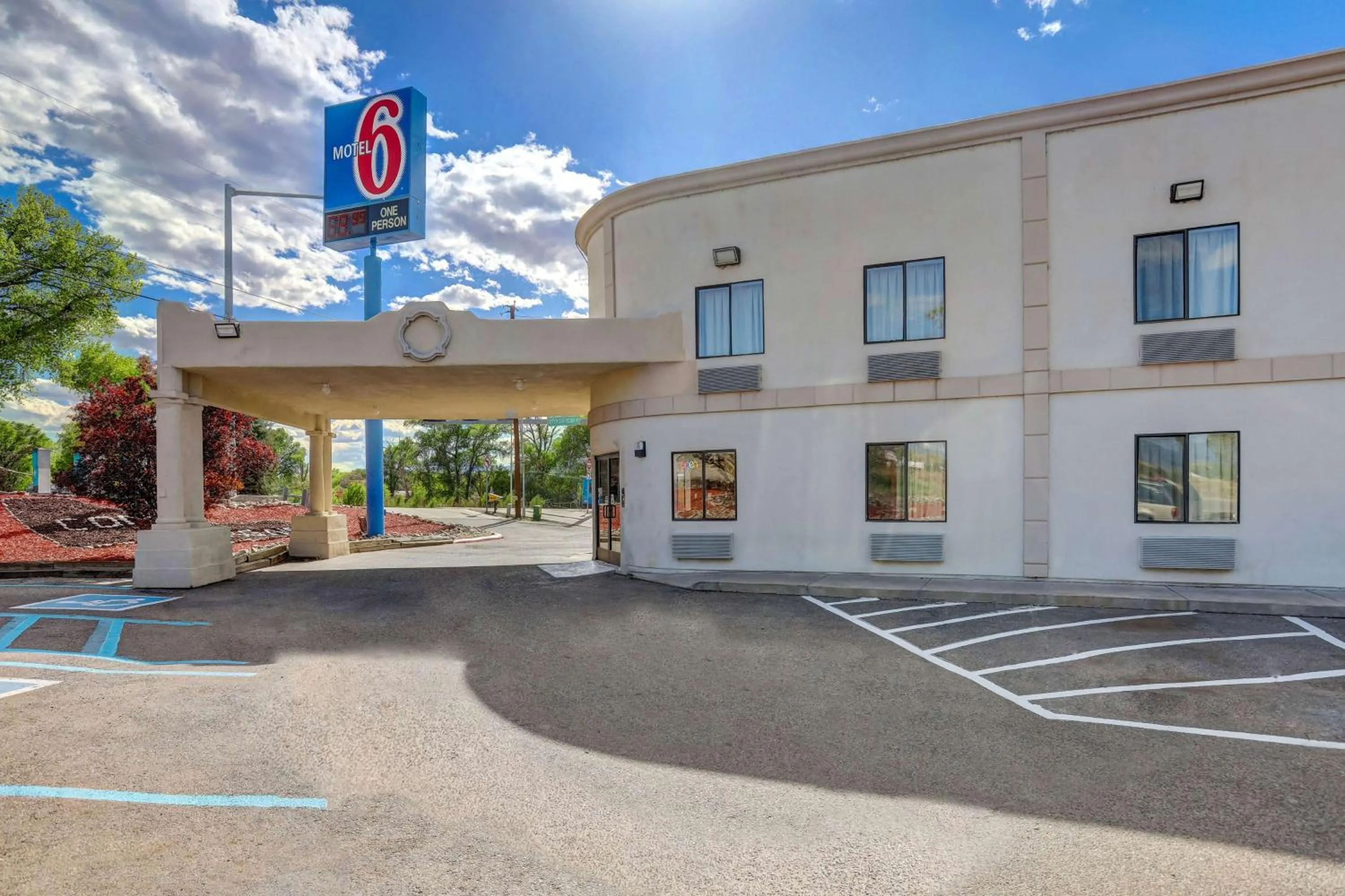 Property building in Motel 6-Espanola, NM
