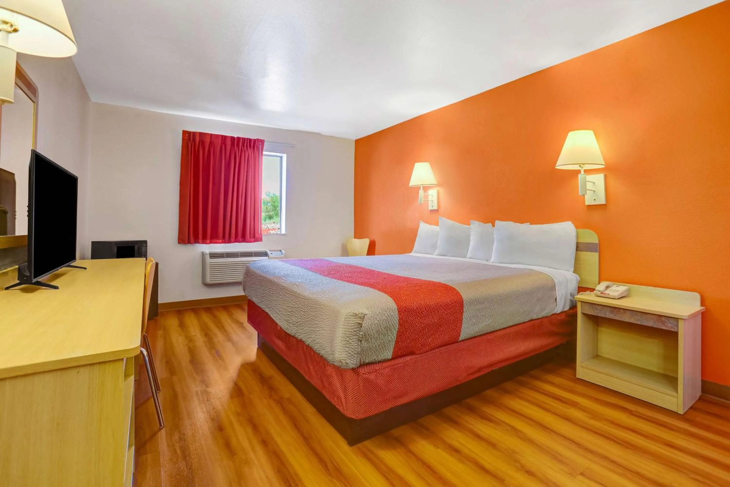 Bedroom, Bed in Motel 6-Espanola, NM