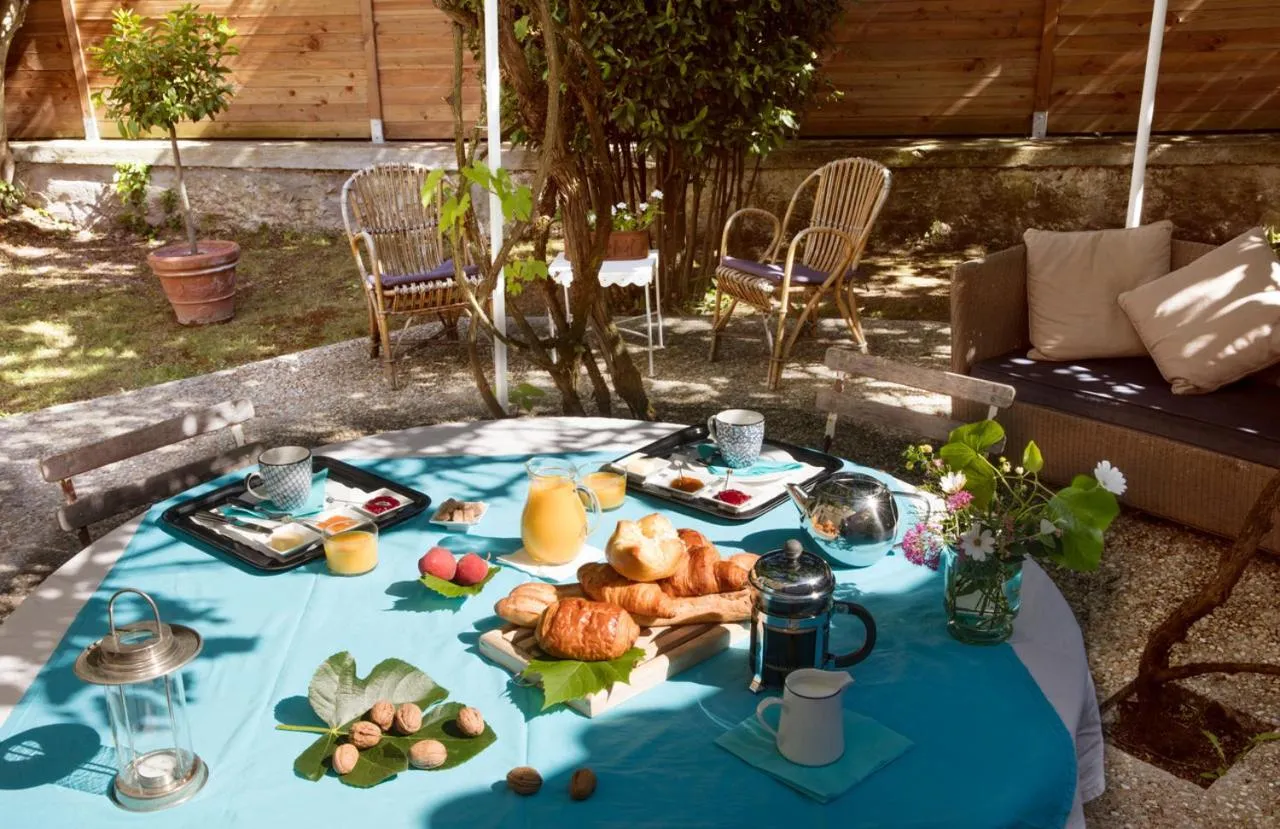 Continental breakfast in La Venelle de Jéricho