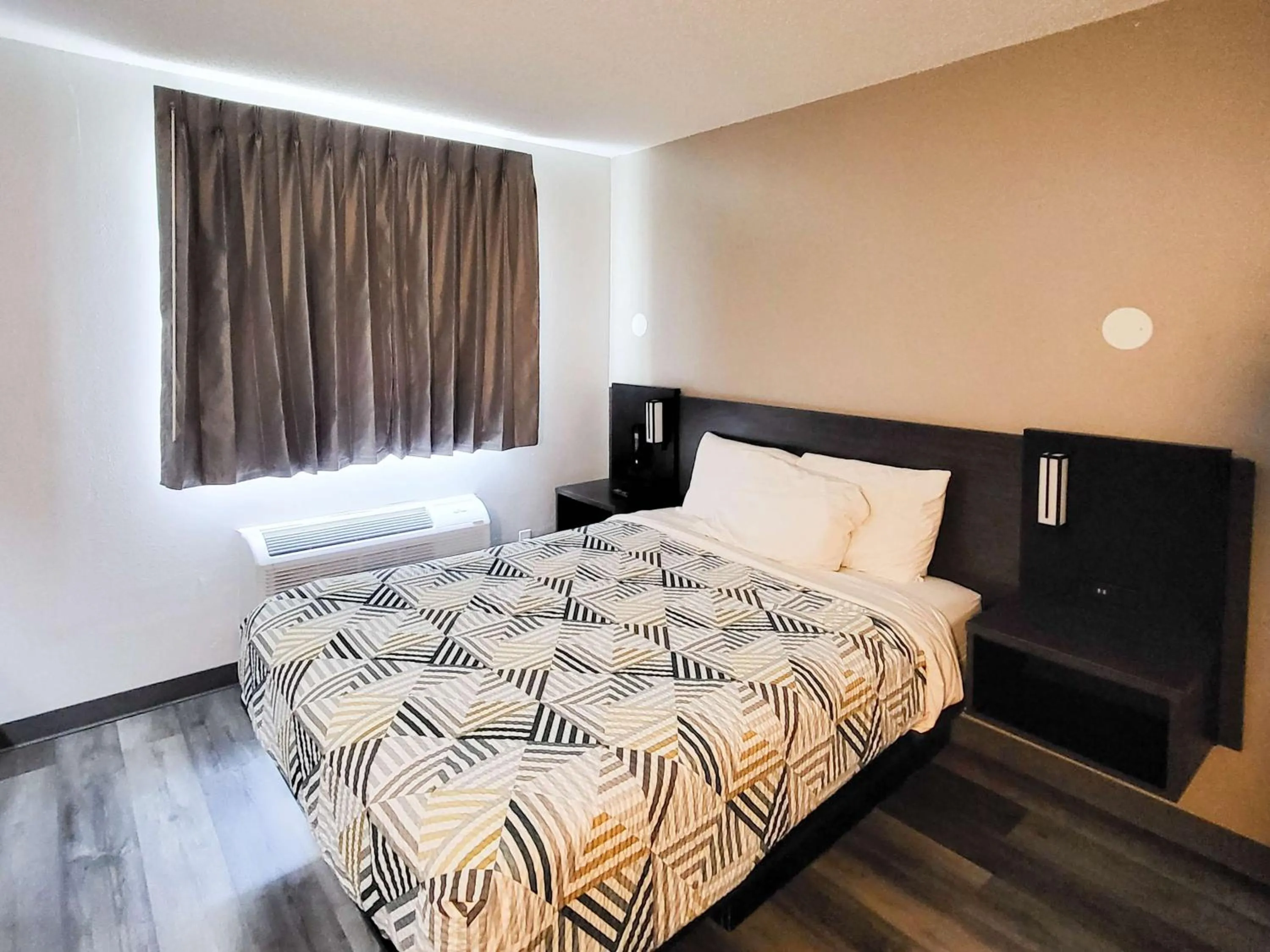 Bedroom, Bed in Motel 6 Sinton TX