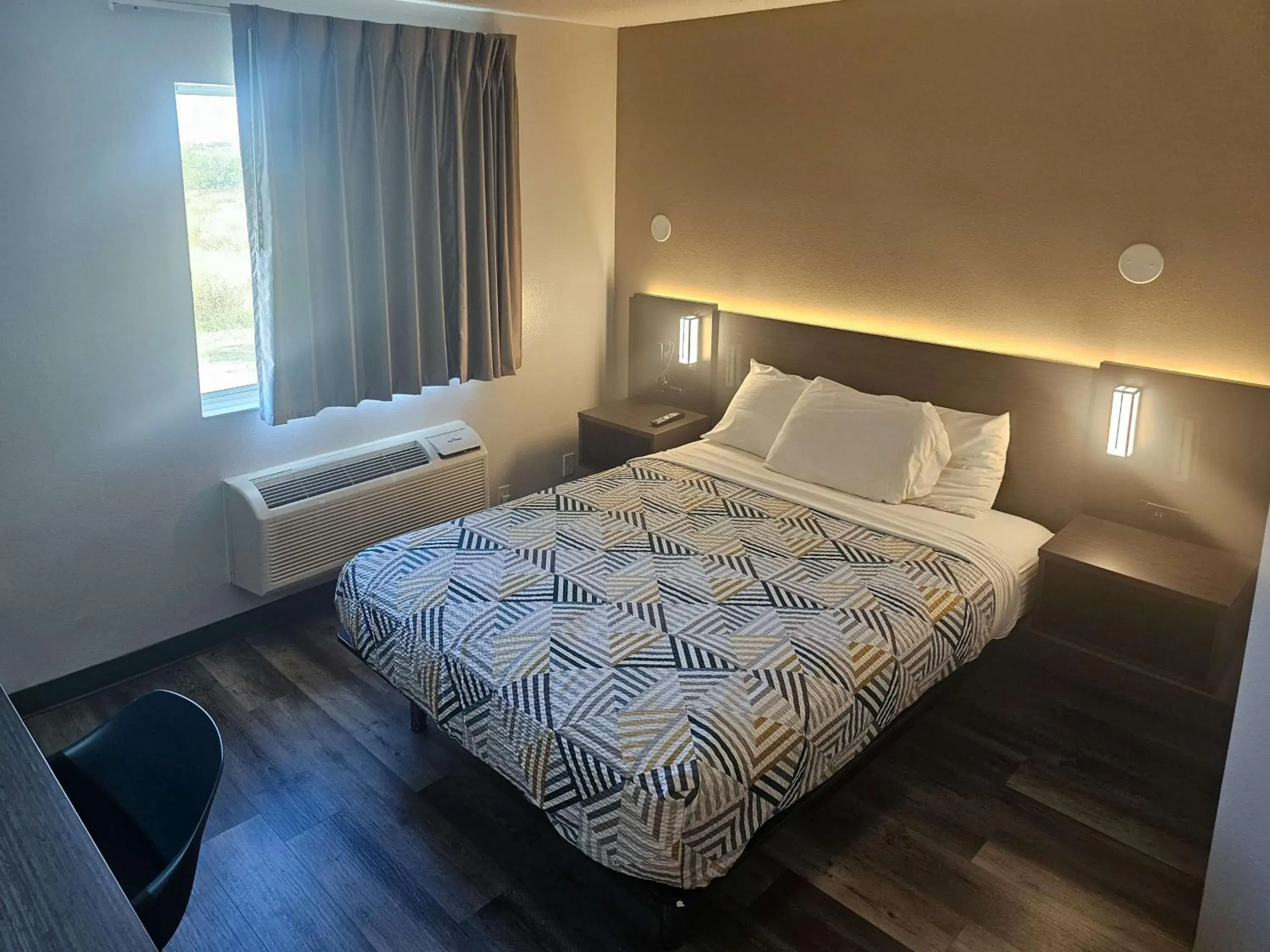 Queen Room - Disability Access - Non-Smoking in Motel 6 Sinton TX Queen Room - Disability Access - Non-Smoking in Motel 6 Sinton TX