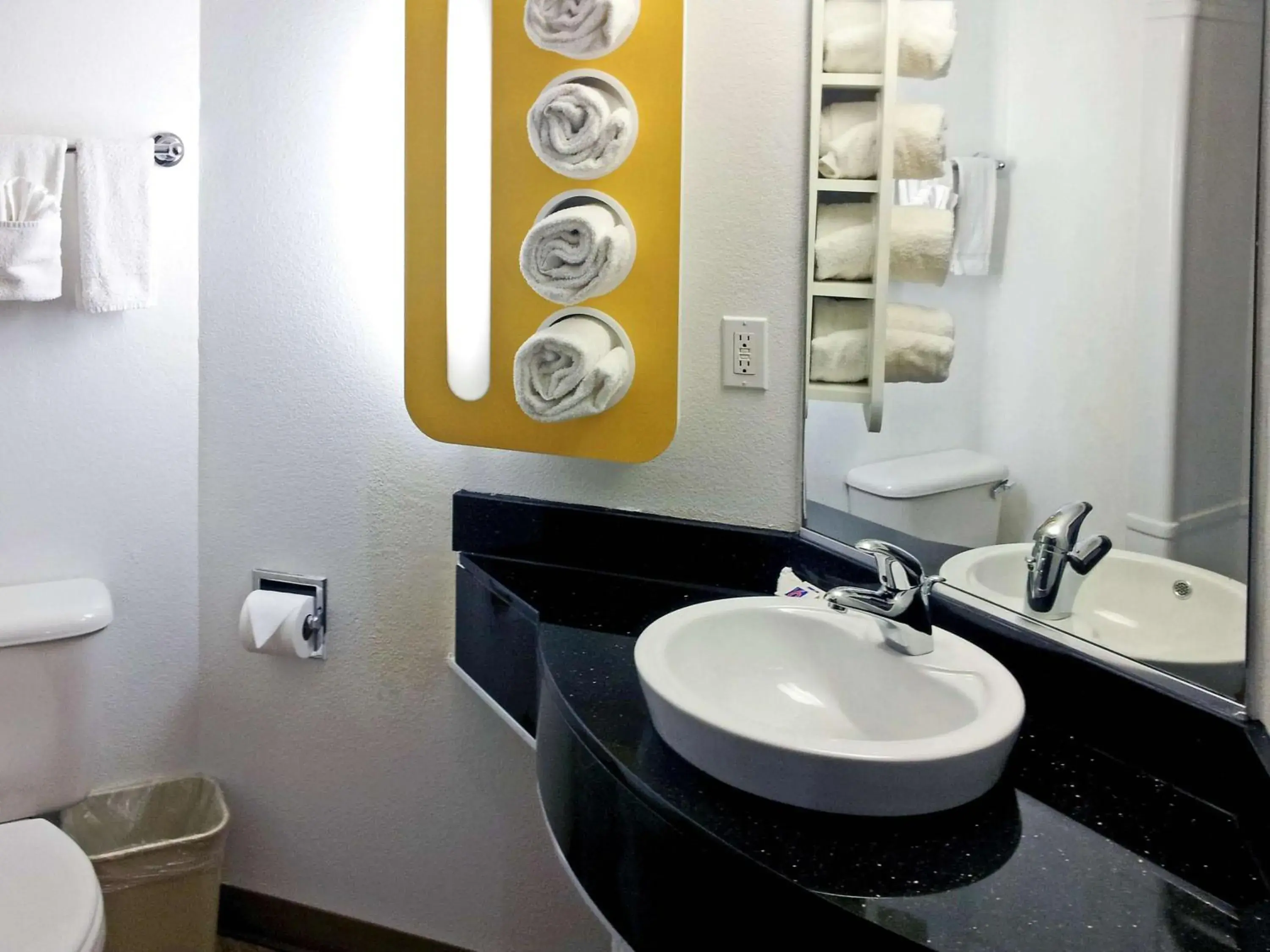 Bedroom in Motel 6 Sinton TX Bedroom in Motel 6 Sinton TX