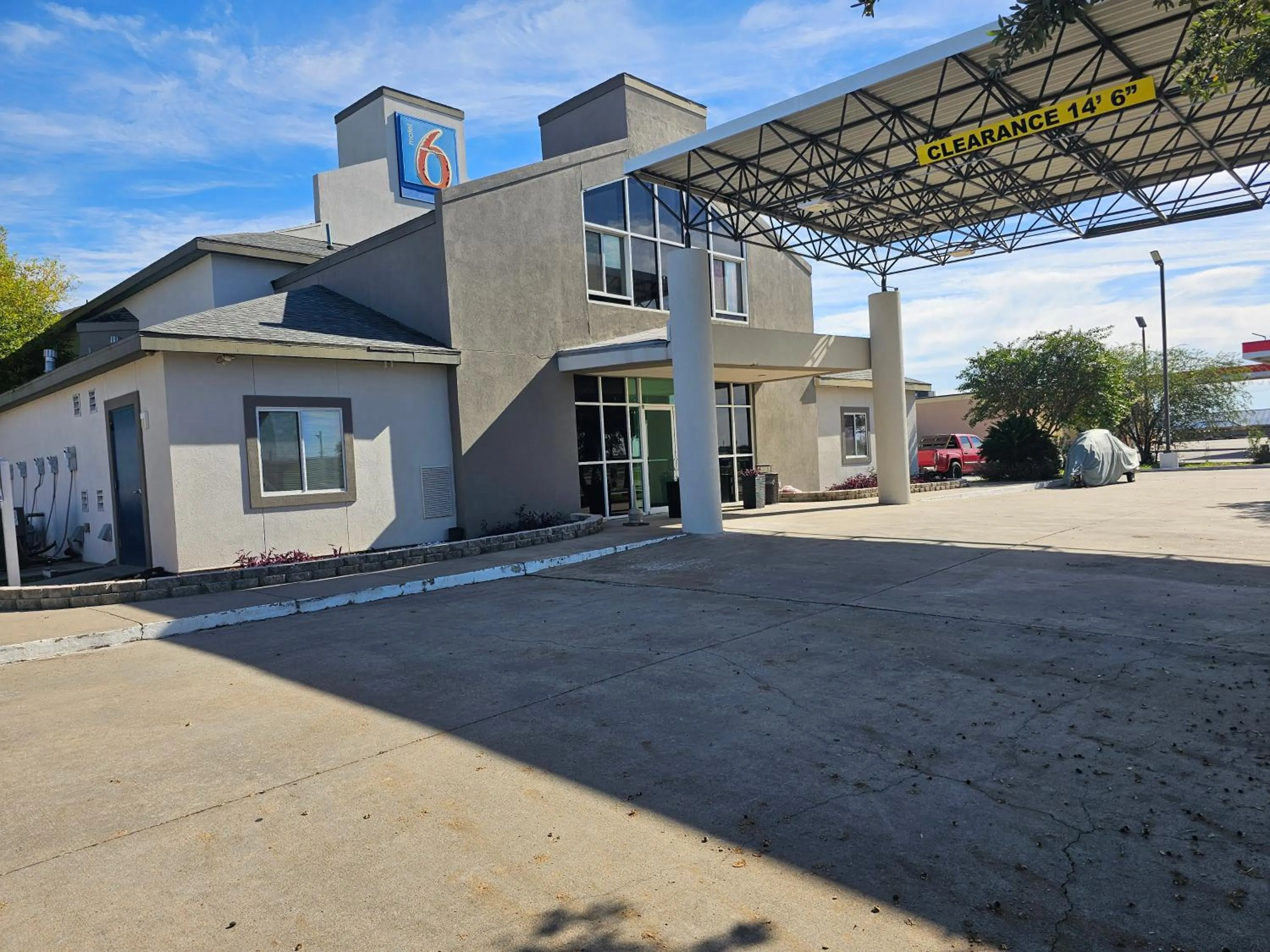 Property building in Motel 6 Sinton TX