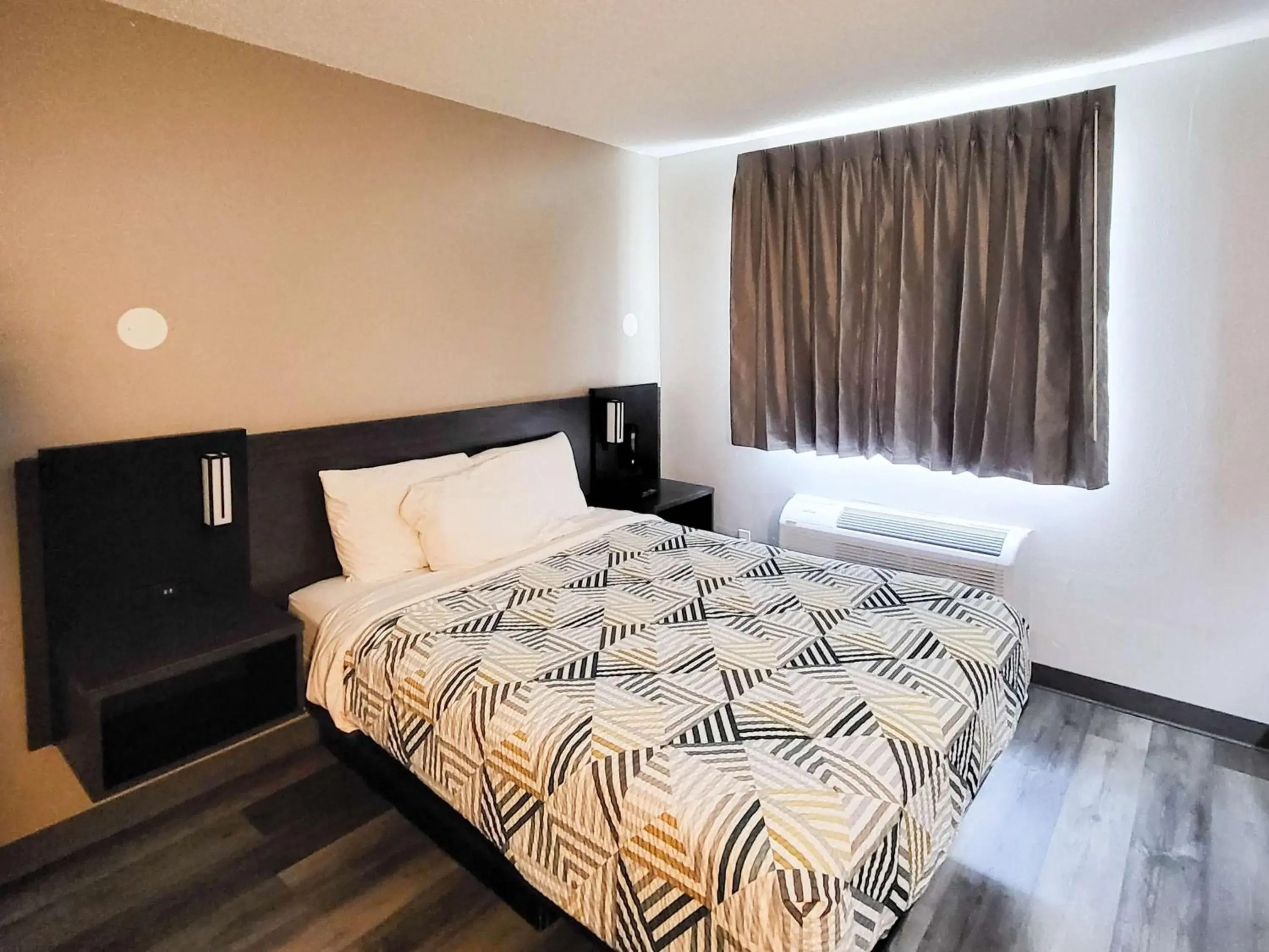 Bedroom, Bed in Motel 6 Sinton TX Bedroom, Bed in Motel 6 Sinton TX