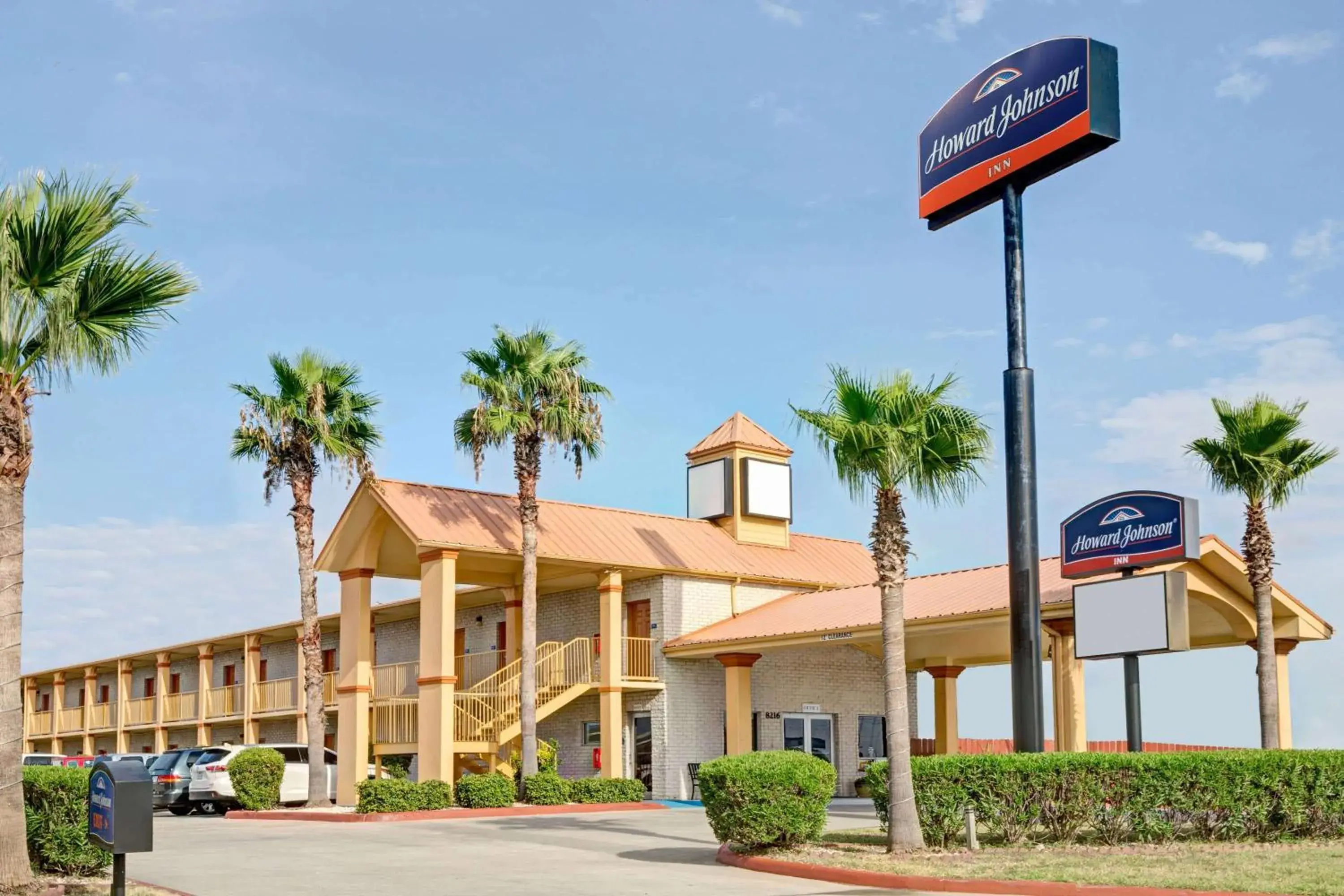 Property Building in Howard Johnson by Wyndham Galveston