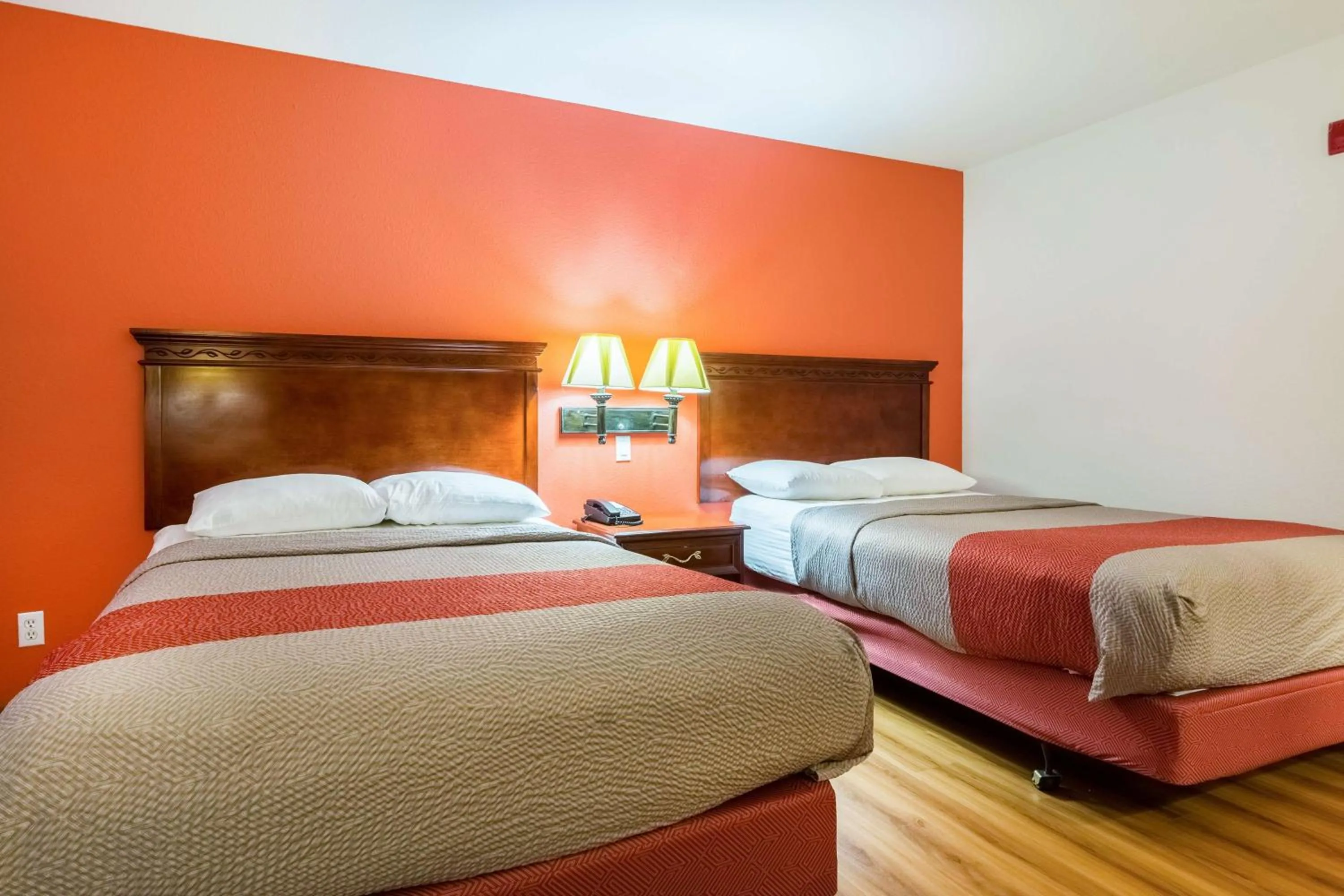 Photo of the whole room, Bed in Motel 6 Crowley, LA