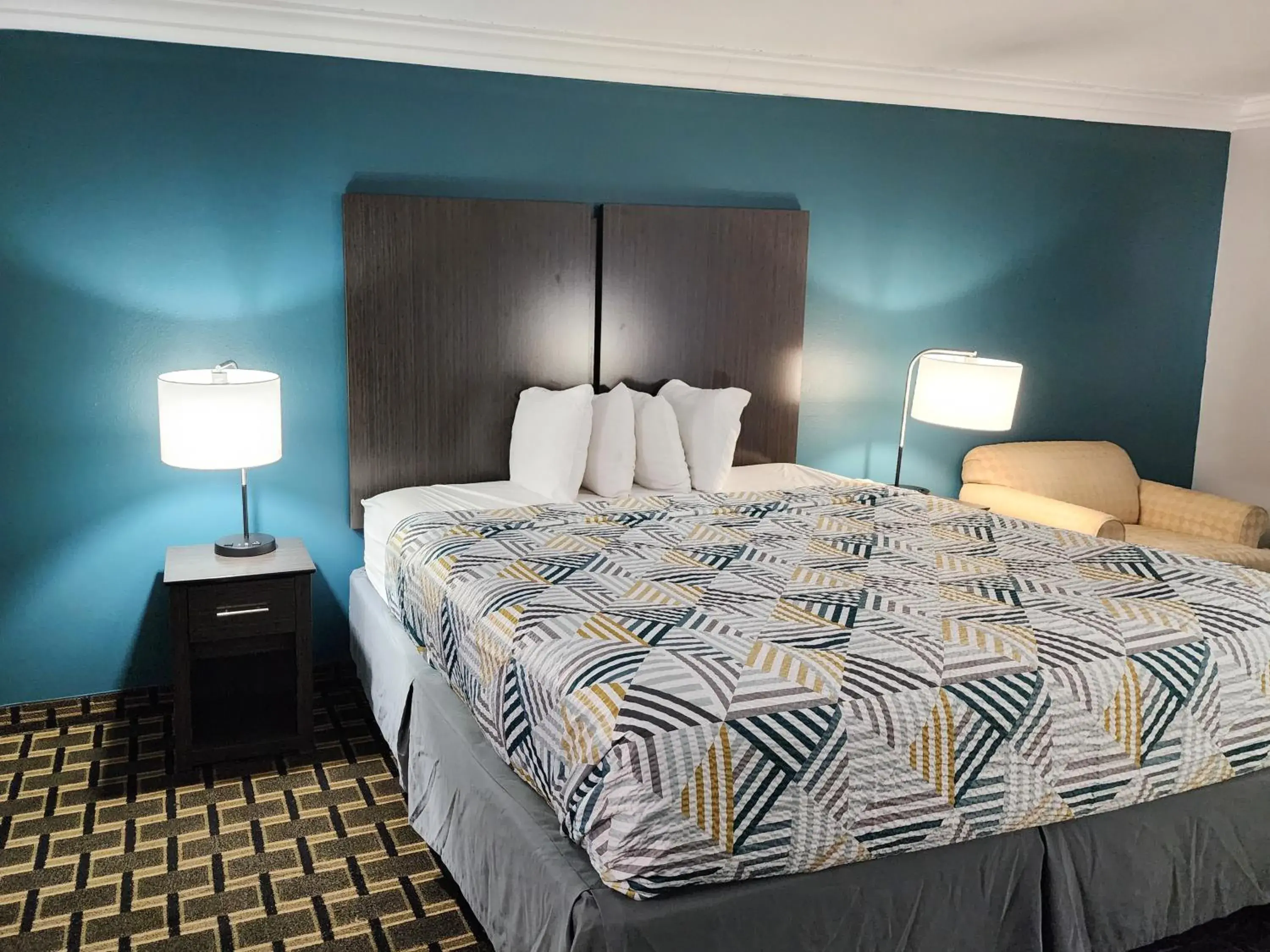 1 KING BED | MOBIL ACCESS TUB NSMK MICFRIDGE in Motel 6 Crowley, LA 1 KING BED | MOBIL ACCESS TUB NSMK MICFRIDGE in Motel 6 Crowley, LA