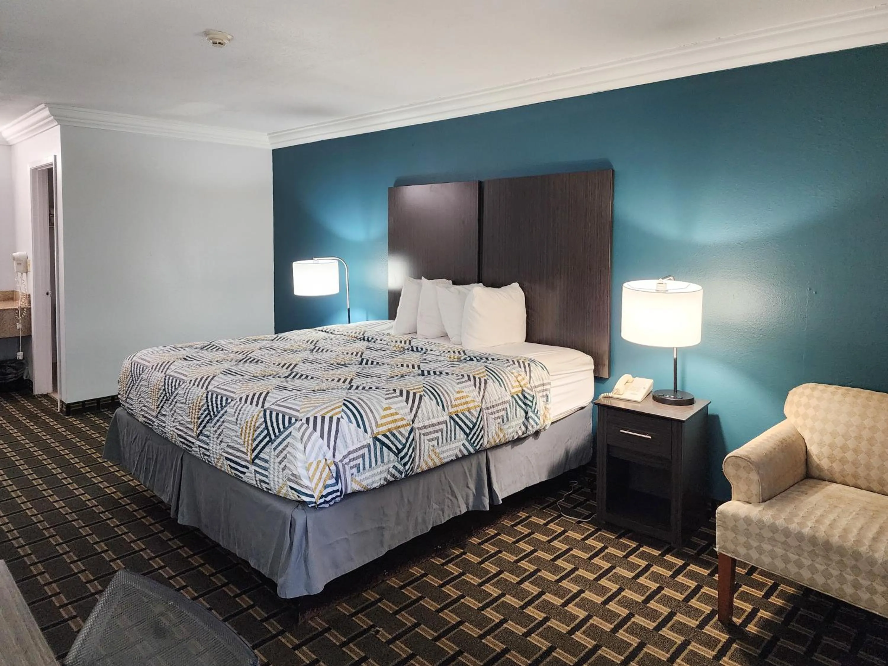 Photo of the whole room, Bed in Motel 6 Crowley, LA