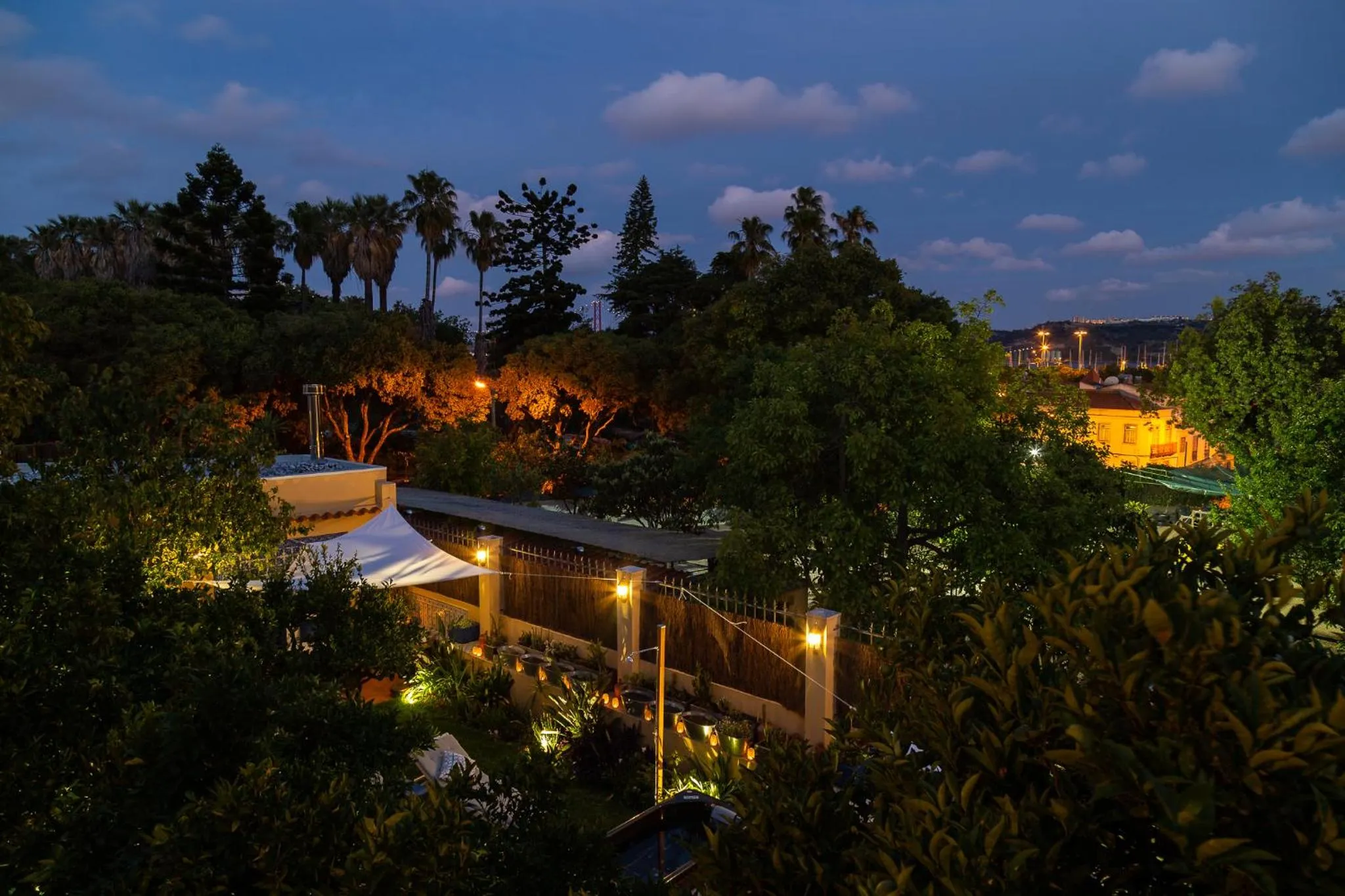 Garden view in Geronimo Guest House Belém