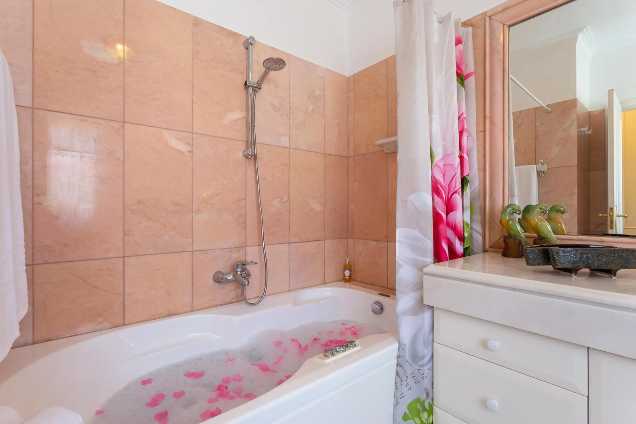 Bathroom in Geronimo Guest House Belém