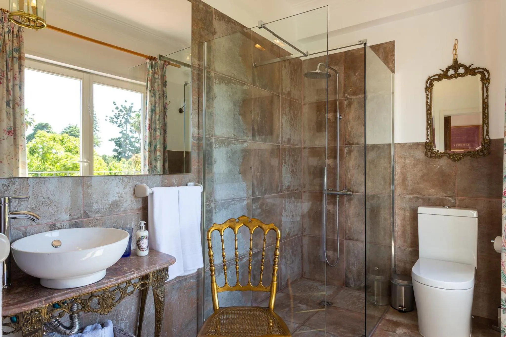 Bathroom in Geronimo Guest House Belém