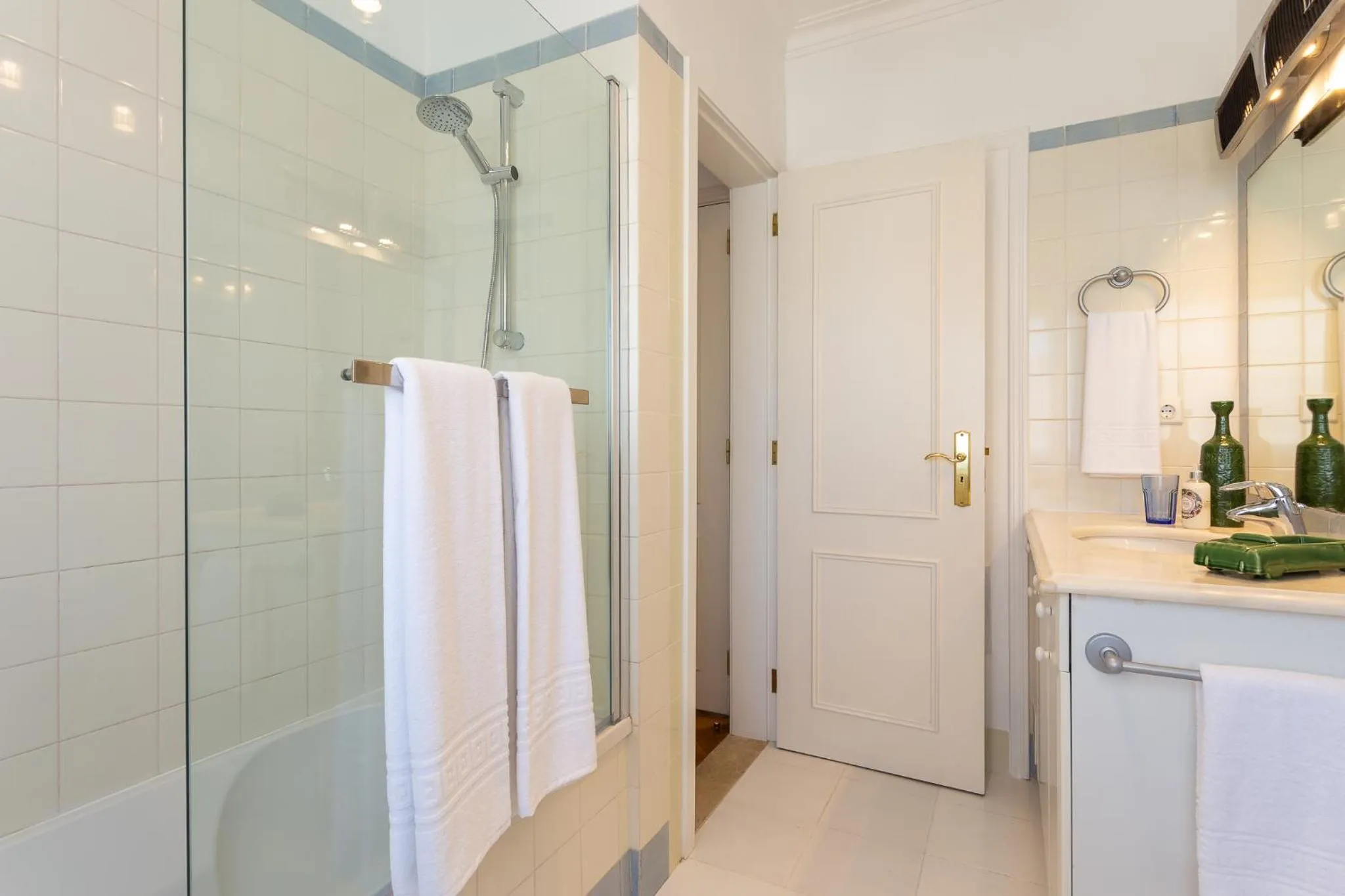 Shower in Geronimo Guest House Belém