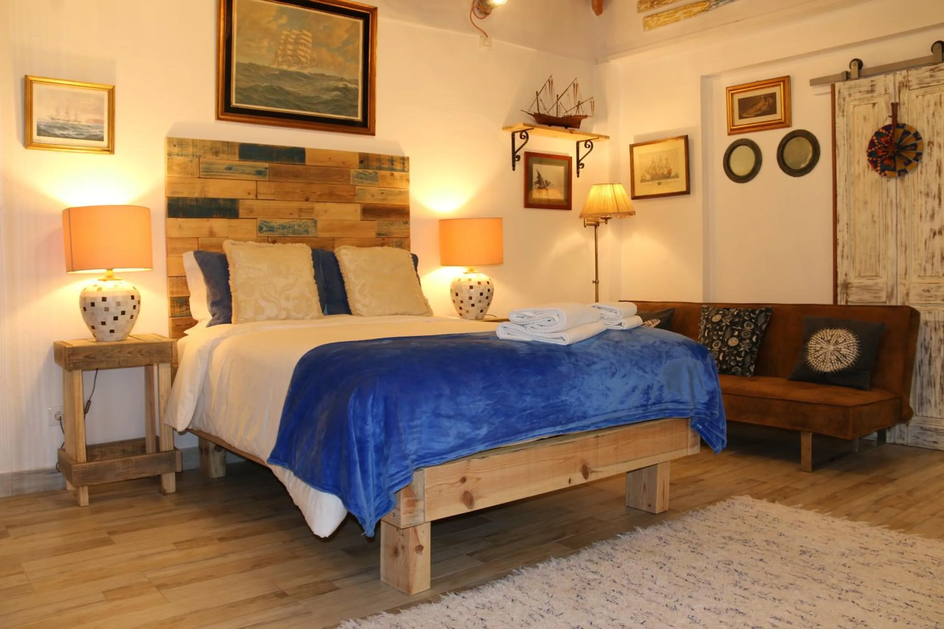 Bedroom, Bed in Geronimo Guest House Belém