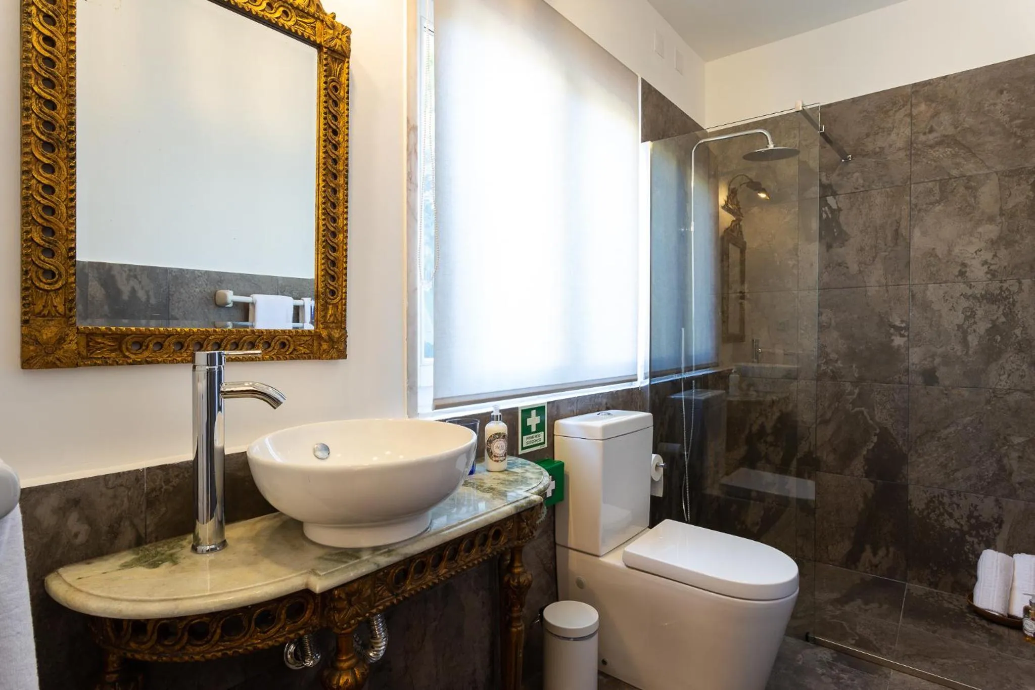 Bathroom in Geronimo Guest House Belém