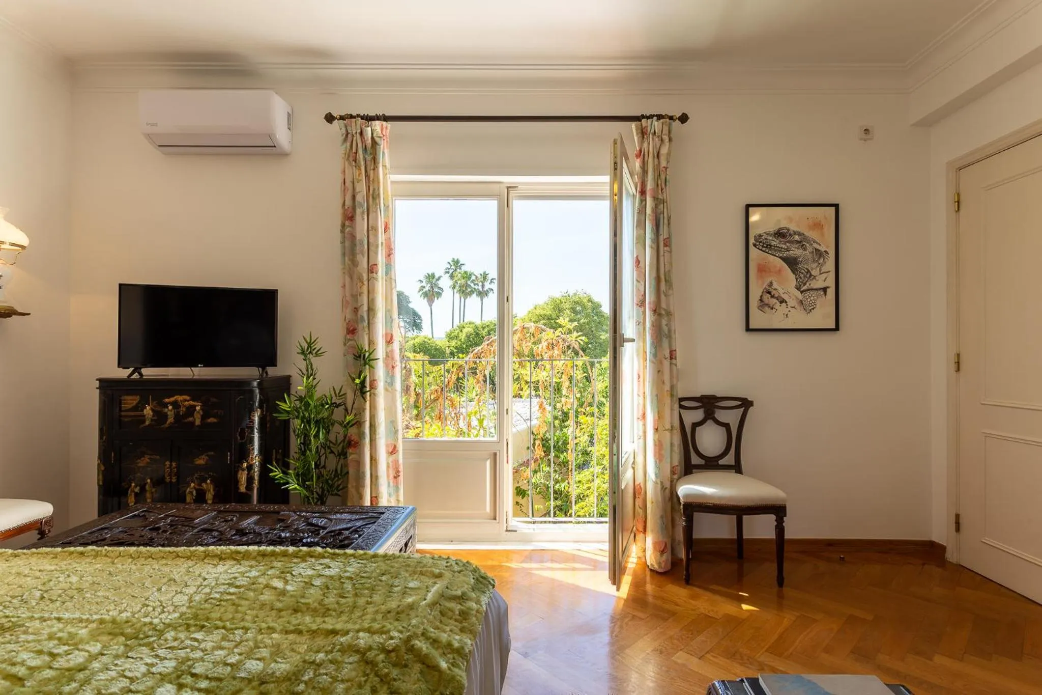 Garden view, Bed in Geronimo Guest House Belém